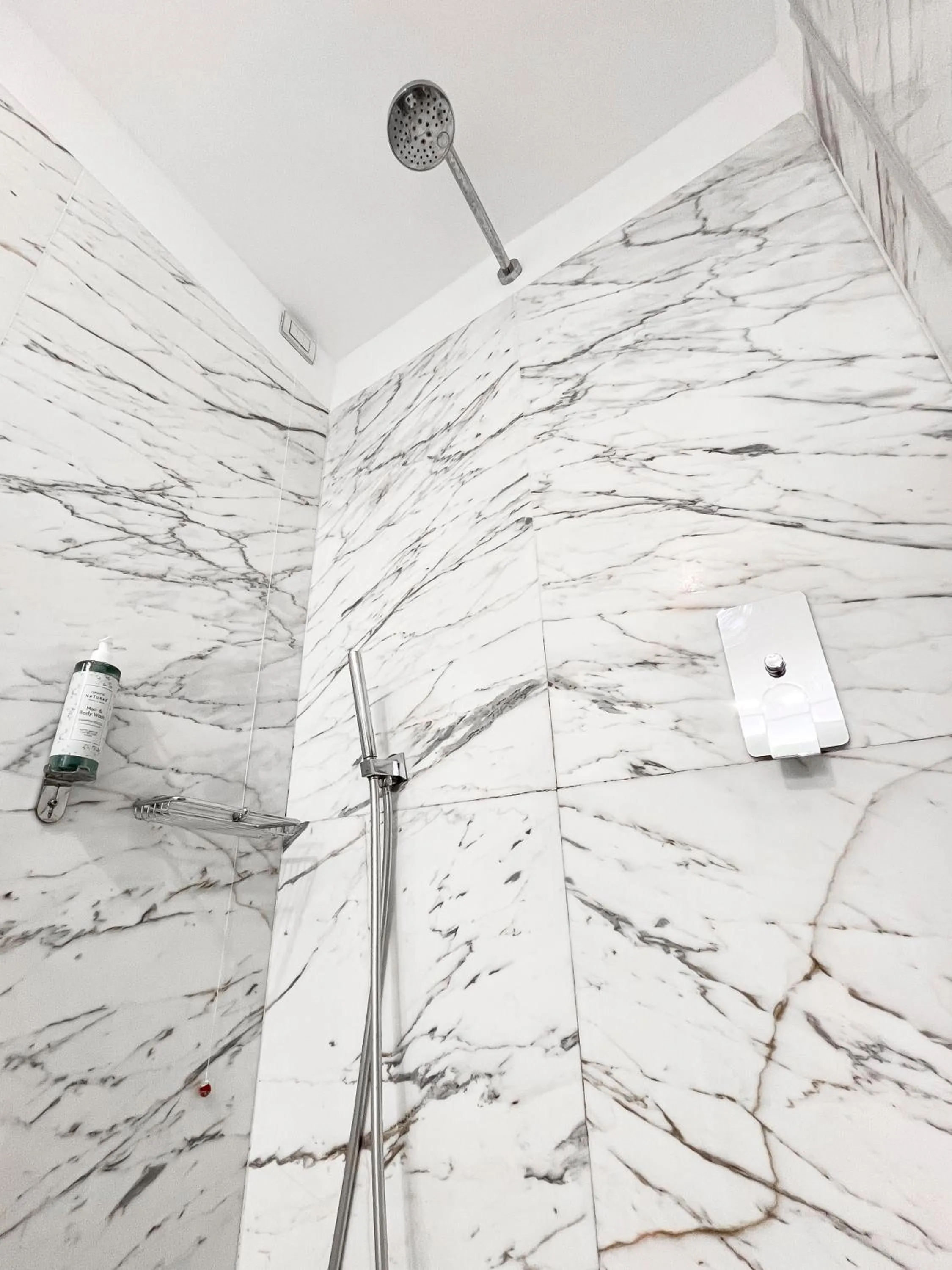 Shower in Hotel la Scala