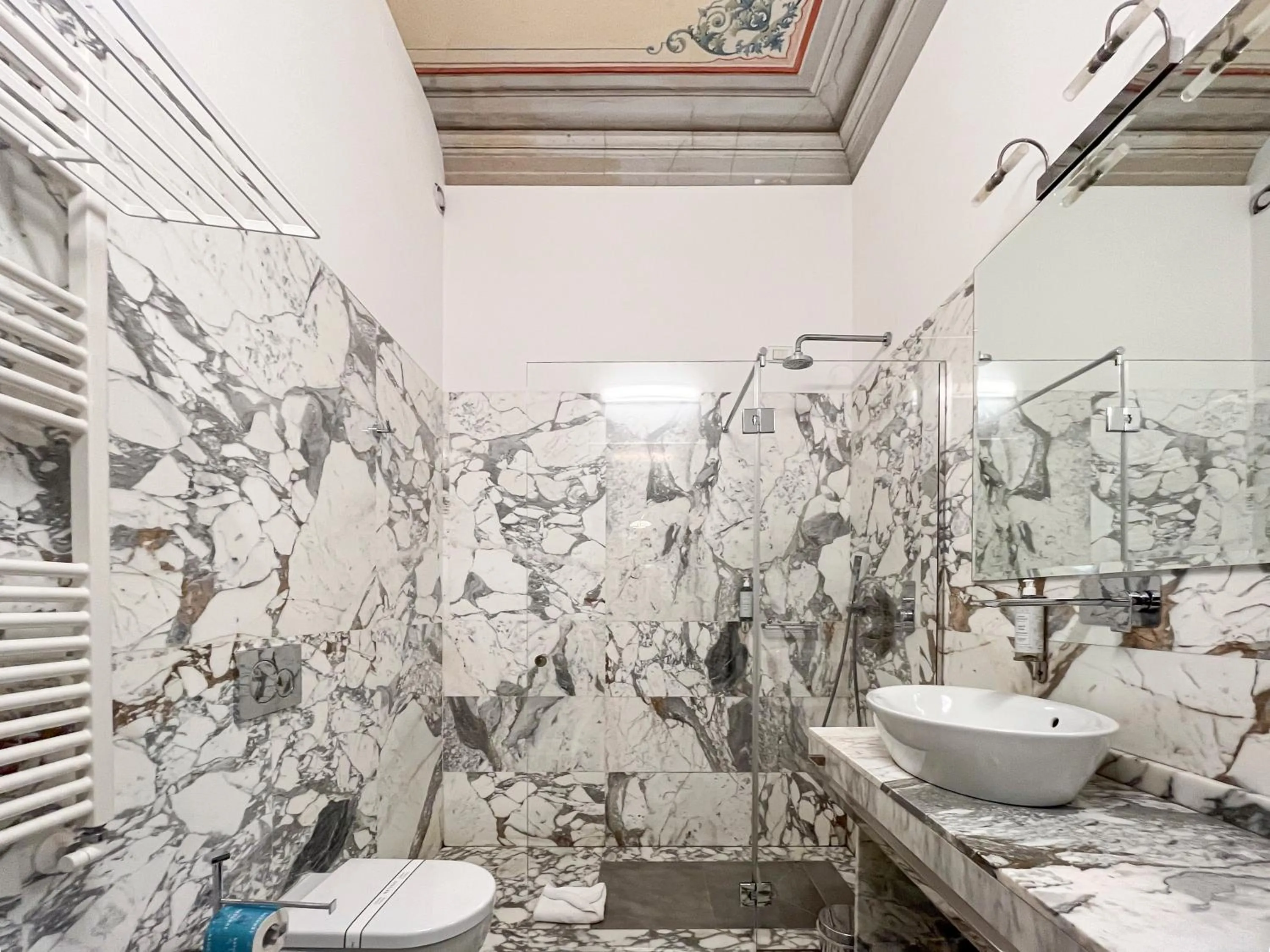 Shower in Hotel la Scala