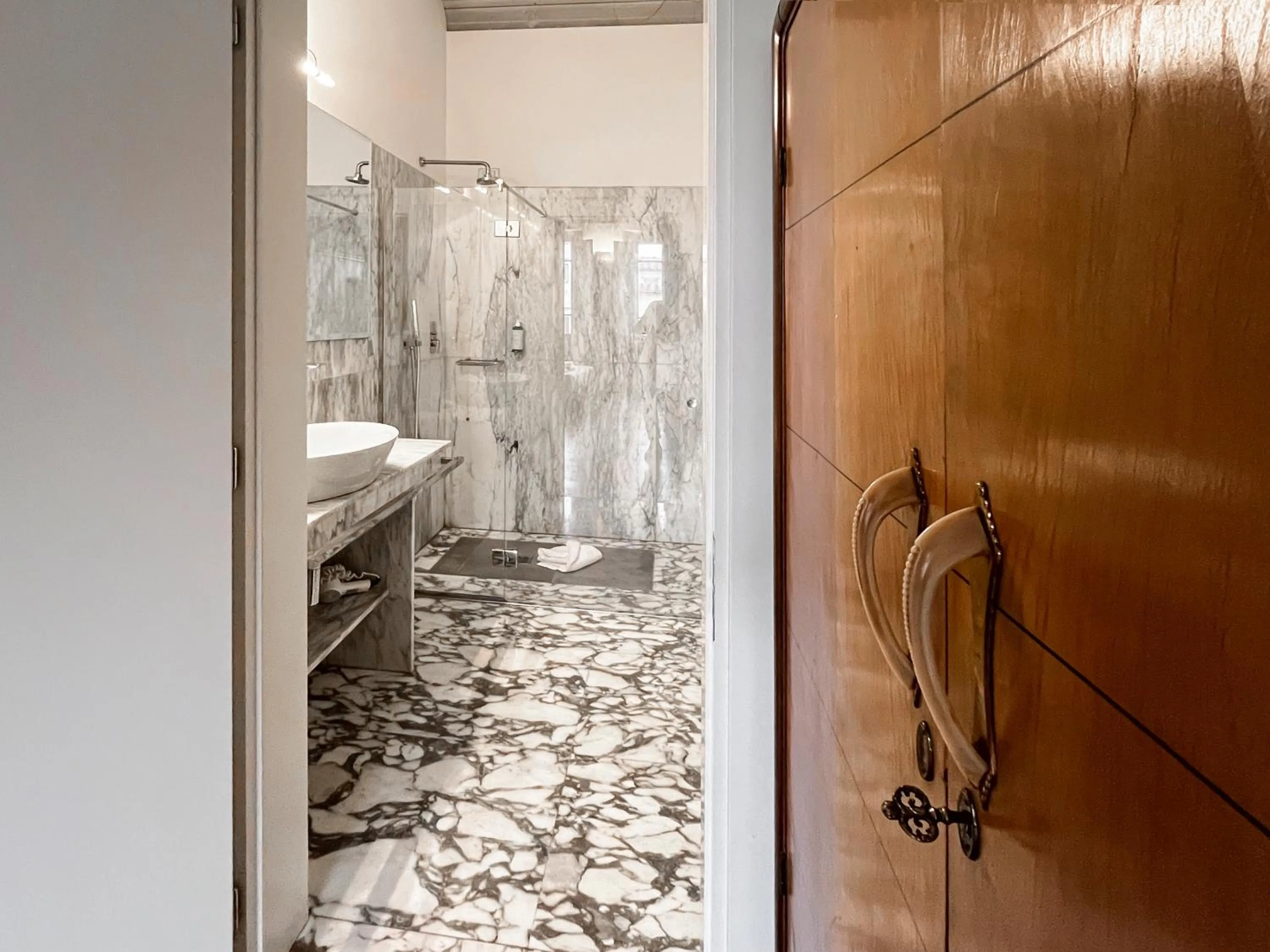 Shower in Hotel la Scala