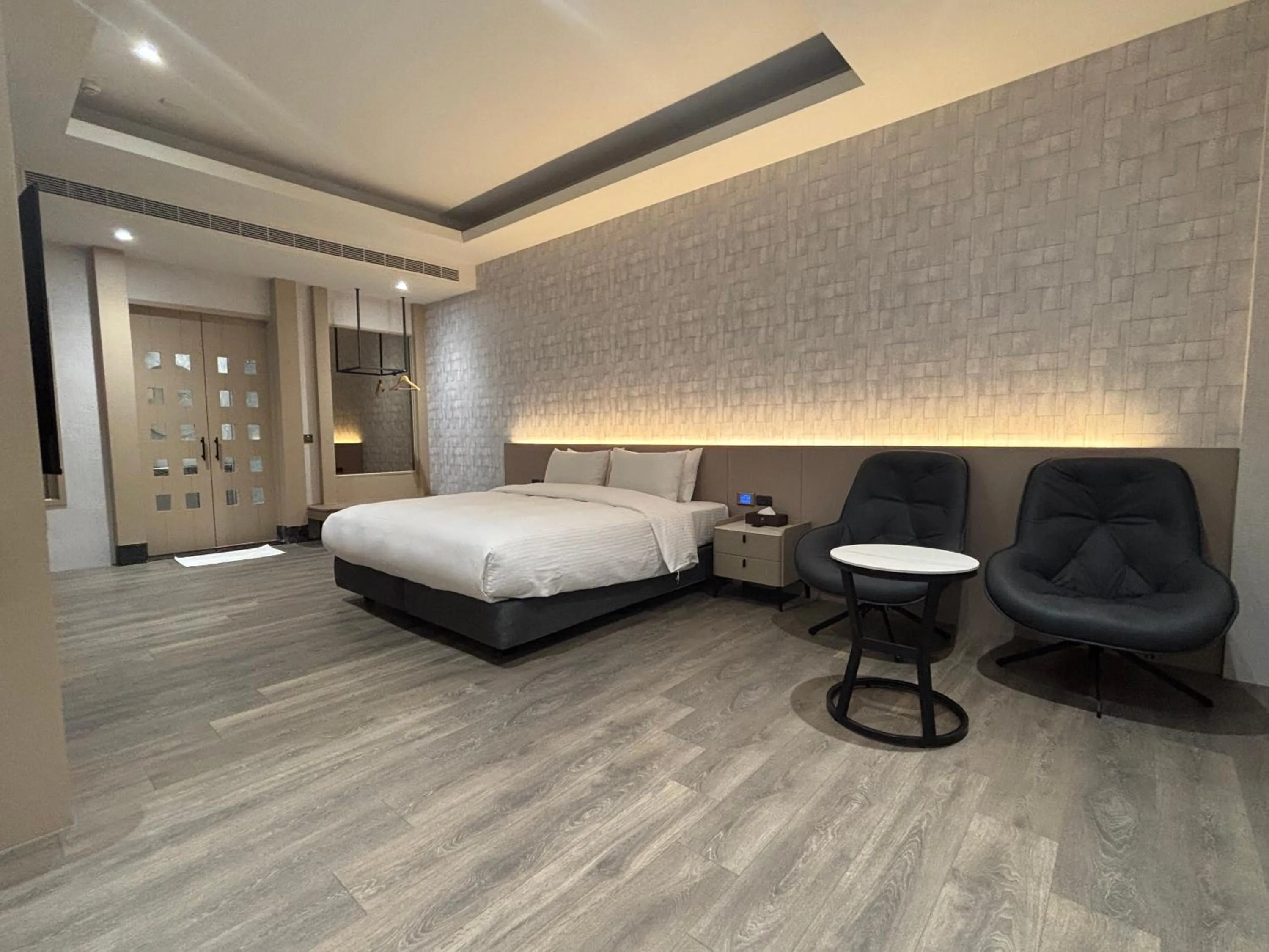 Bed in Romantic Code Art Motel