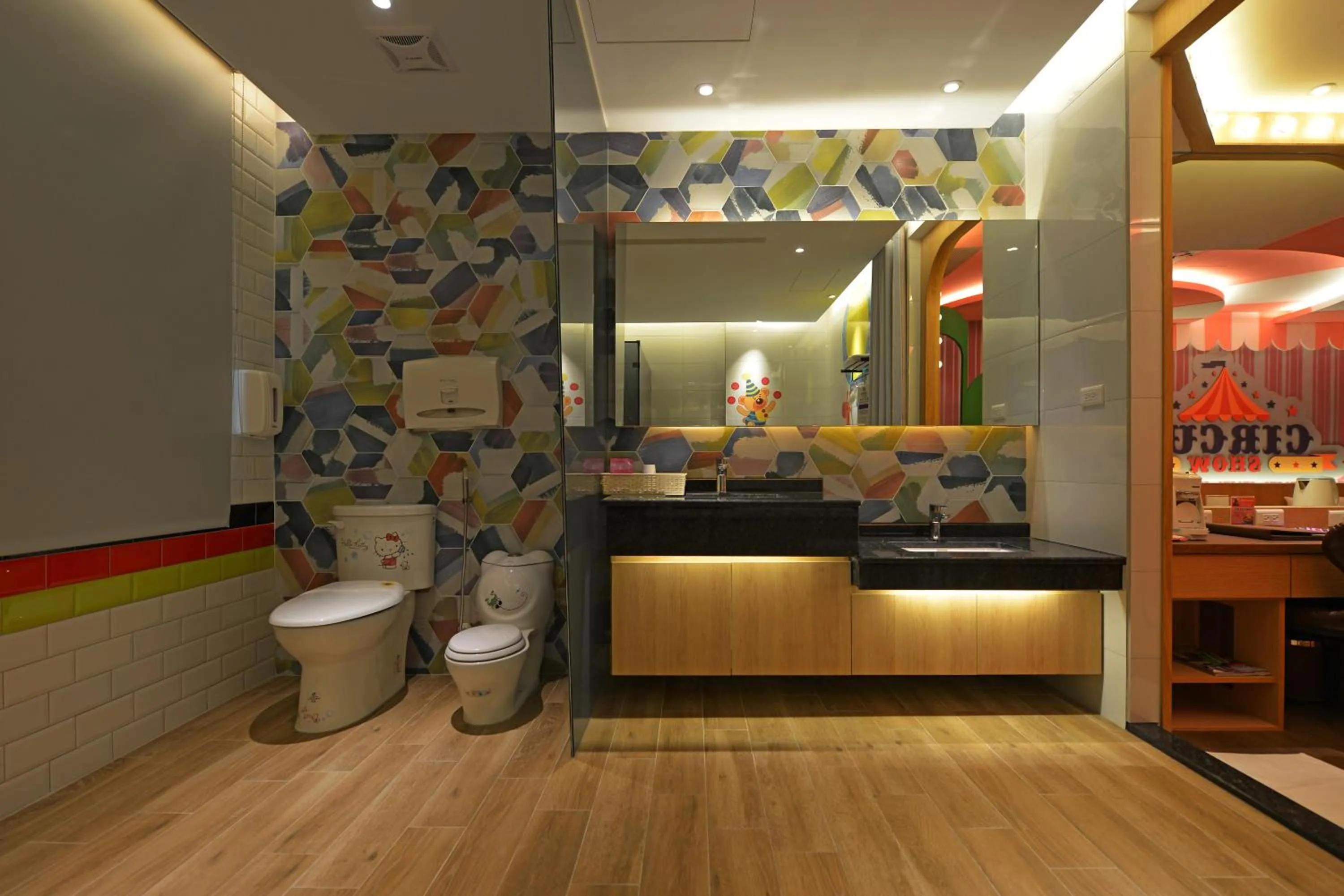 Romantic Code Art Motel