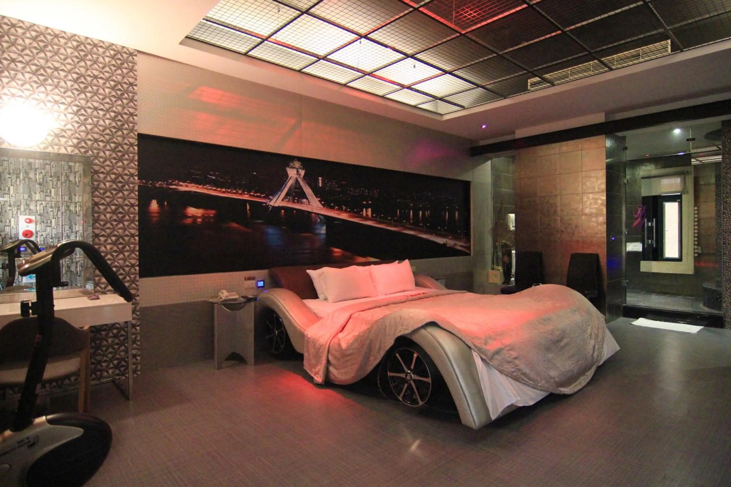 Bed in Romantic Code Art Motel