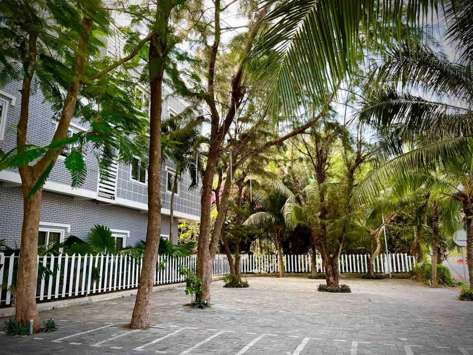 Oceanward Hotel & Resort