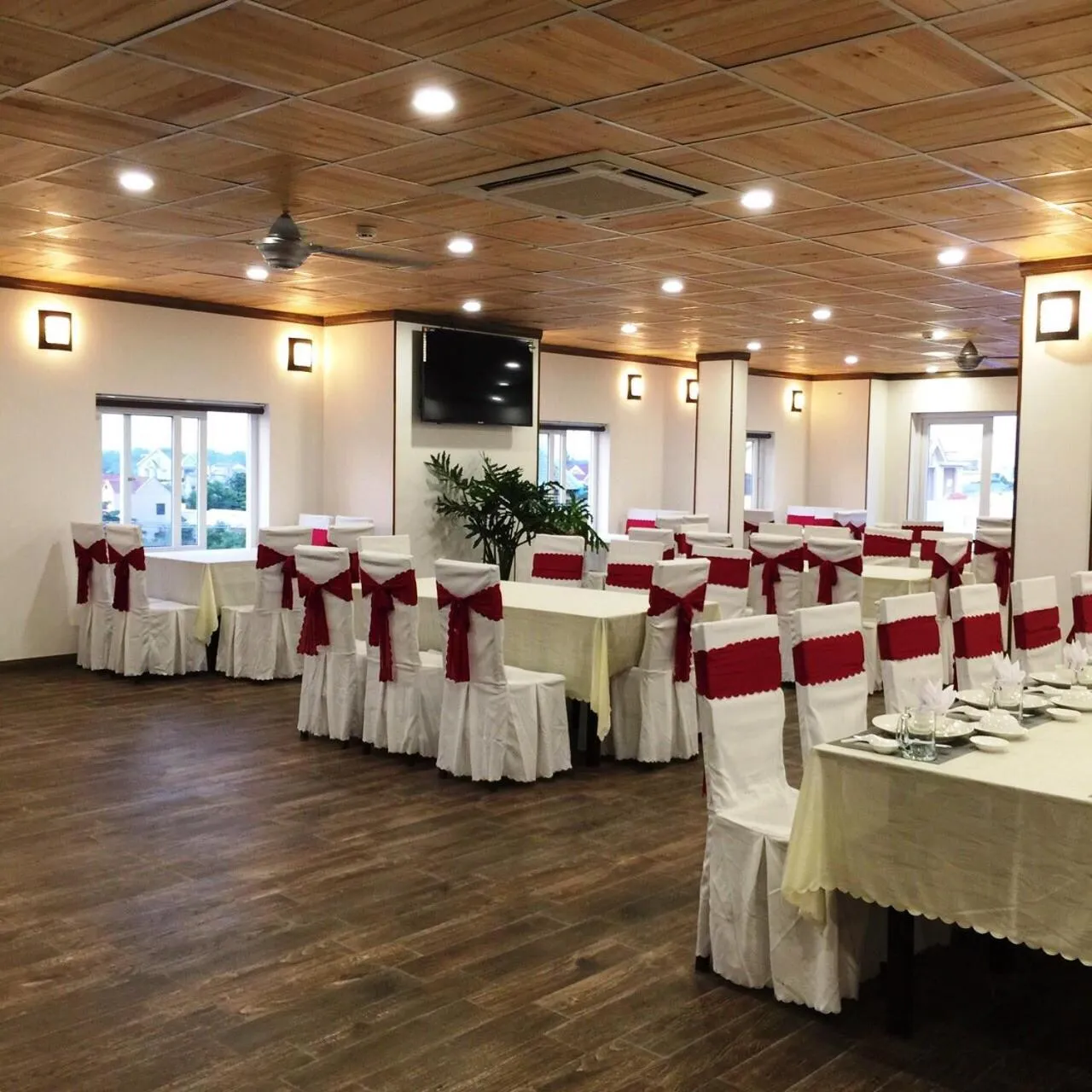 Restaurant/places to eat in Oceanward Hotel & Resort