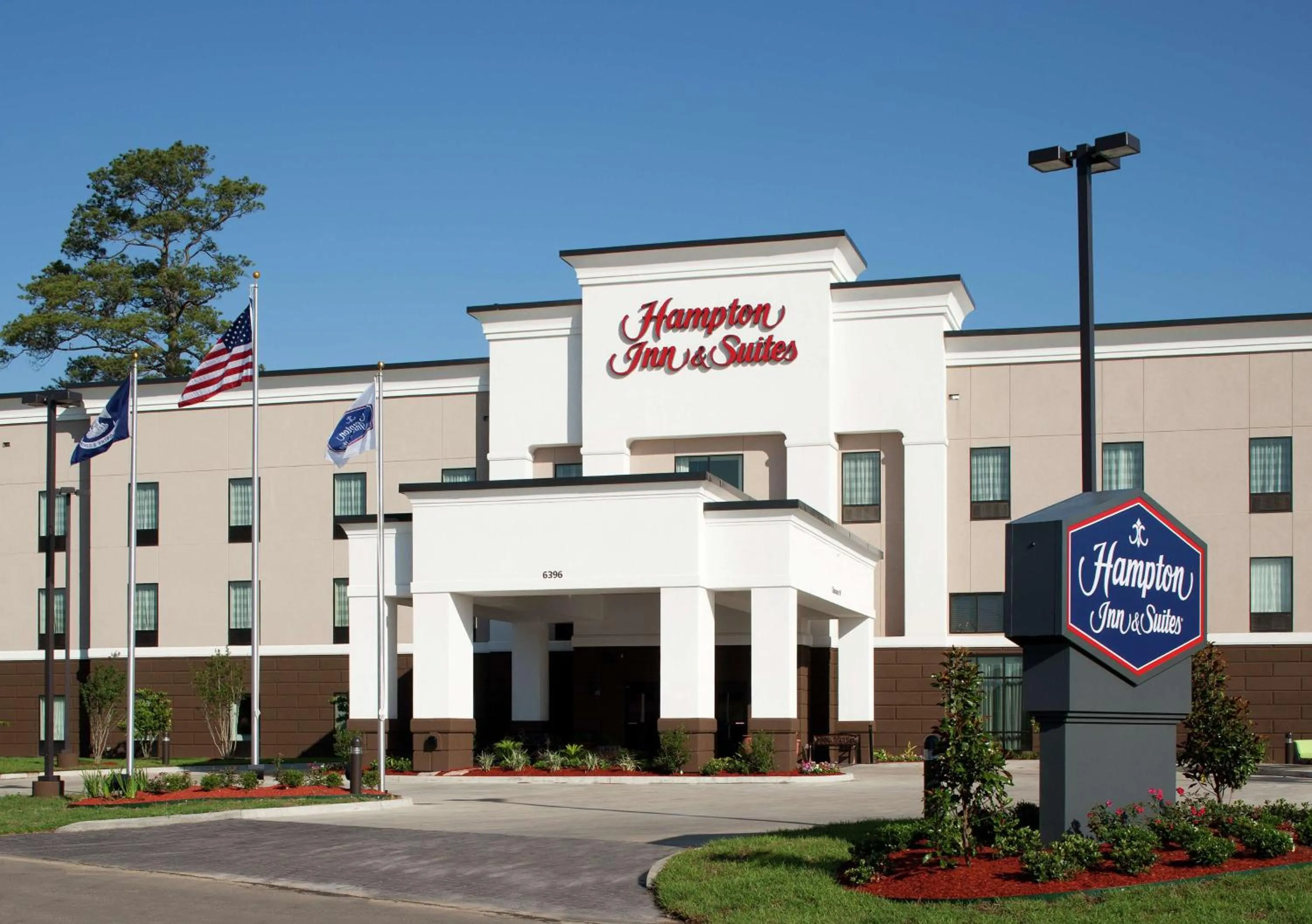 Property building in Hampton Inn and Suites Marksville