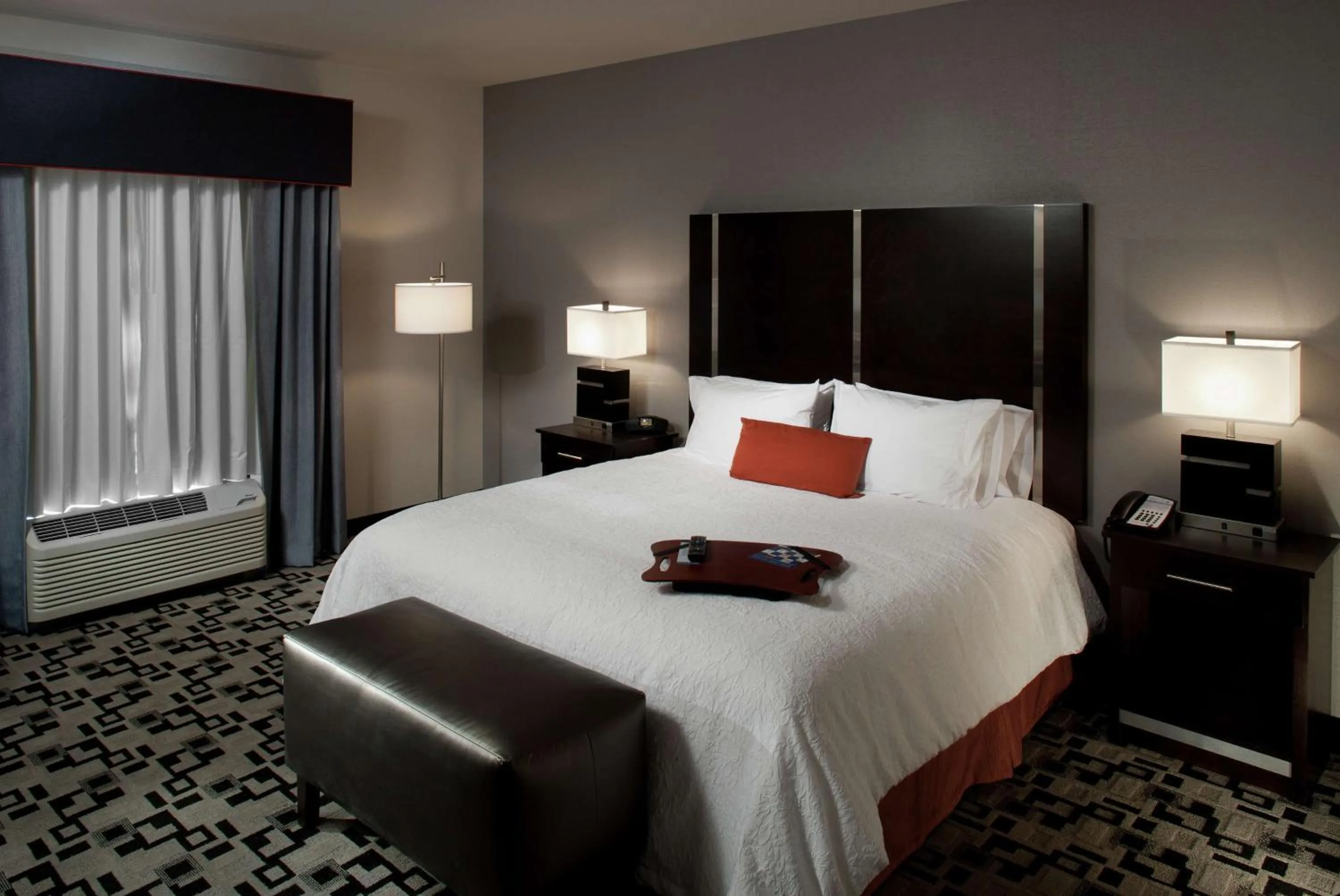 Bed in Hampton Inn and Suites Marksville