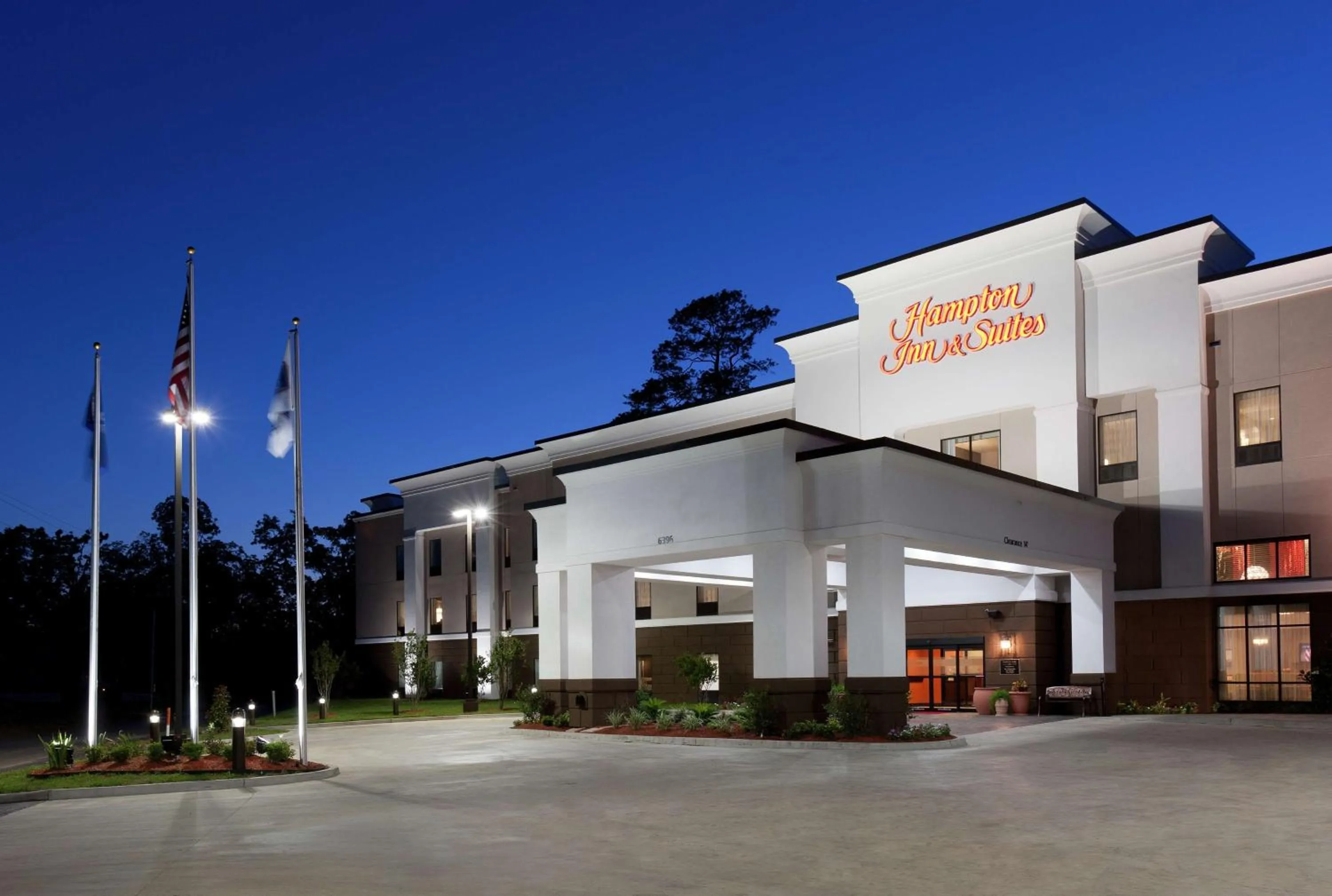 Property building in Hampton Inn and Suites Marksville
