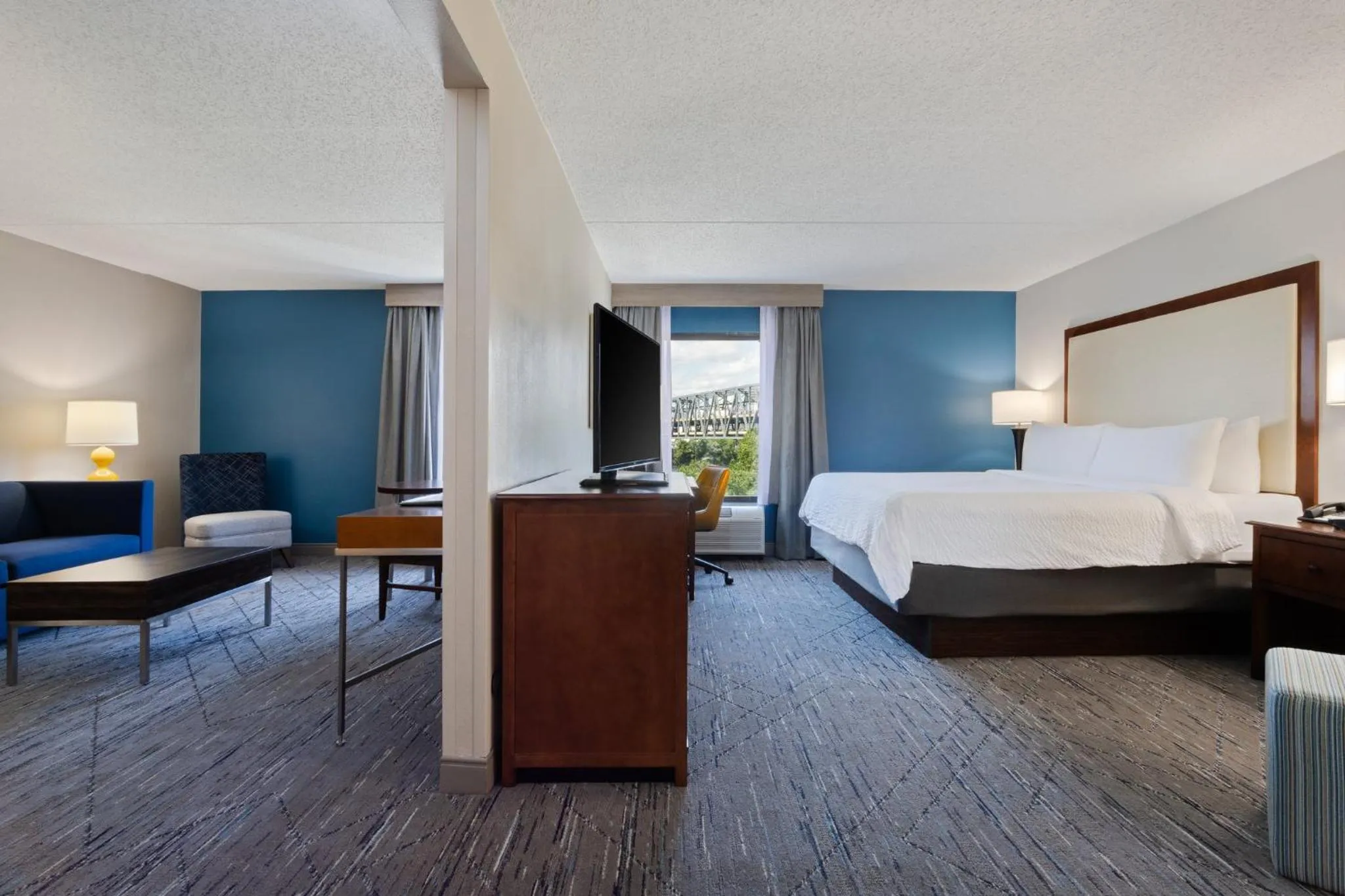 Bedroom, Bed in Holiday Inn Express & Suites Cincinnati Riverfront by IHG