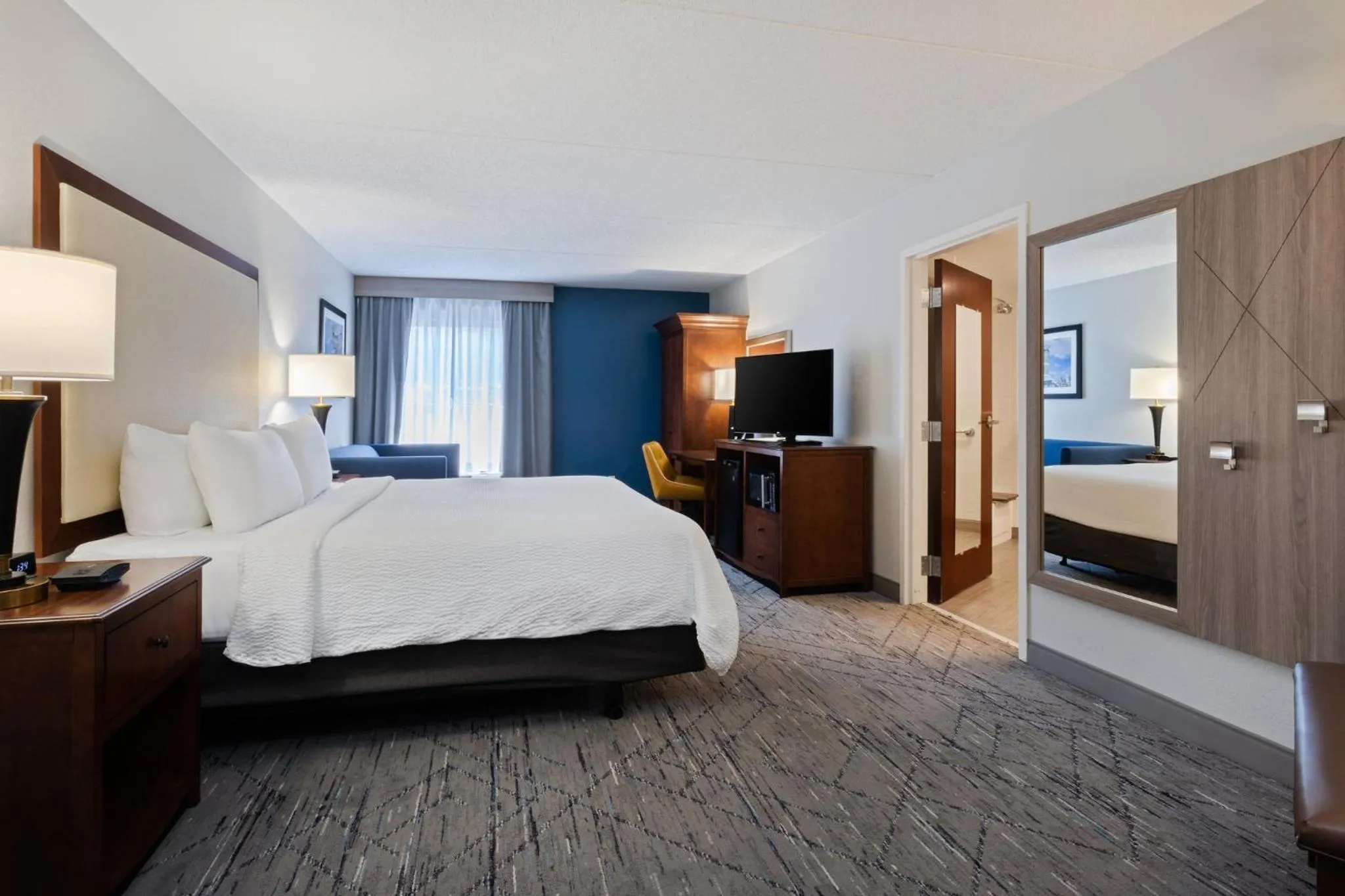 Photo of the whole room, Bed in Holiday Inn Express & Suites Cincinnati Riverfront by IHG