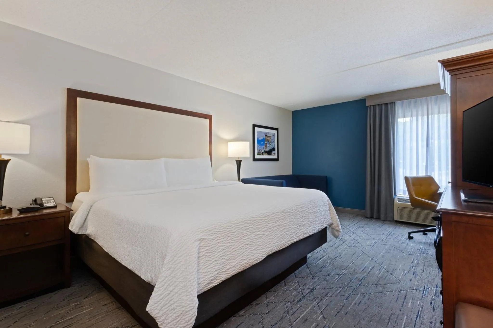Photo of the whole room, Bed in Holiday Inn Express & Suites Cincinnati Riverfront by IHG