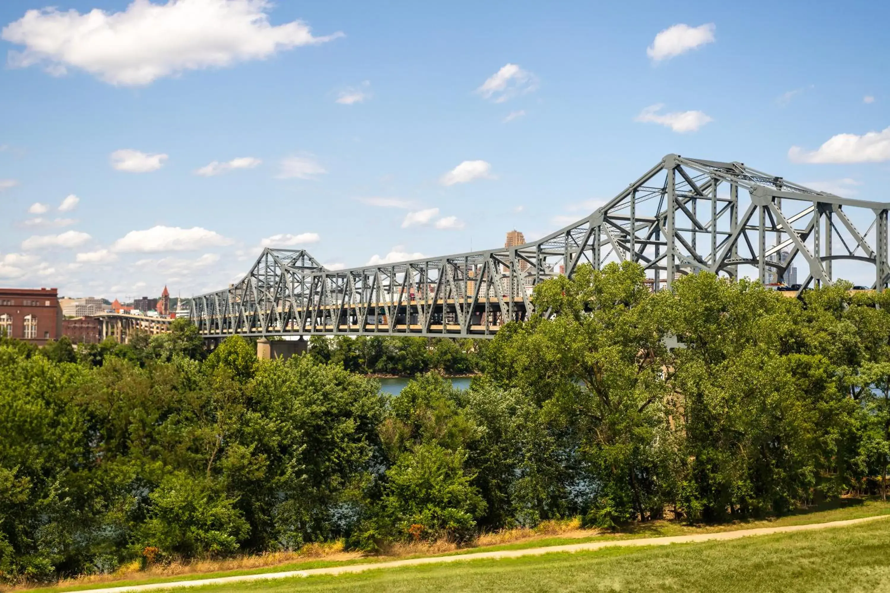 Premium King Suite with Sofa Bed and River View in Holiday Inn Express & Suites Cincinnati Riverfront by IHG Premium King Suite with Sofa Bed and River View in Holiday Inn Express & Suites Cincinnati Riverfront by IHG