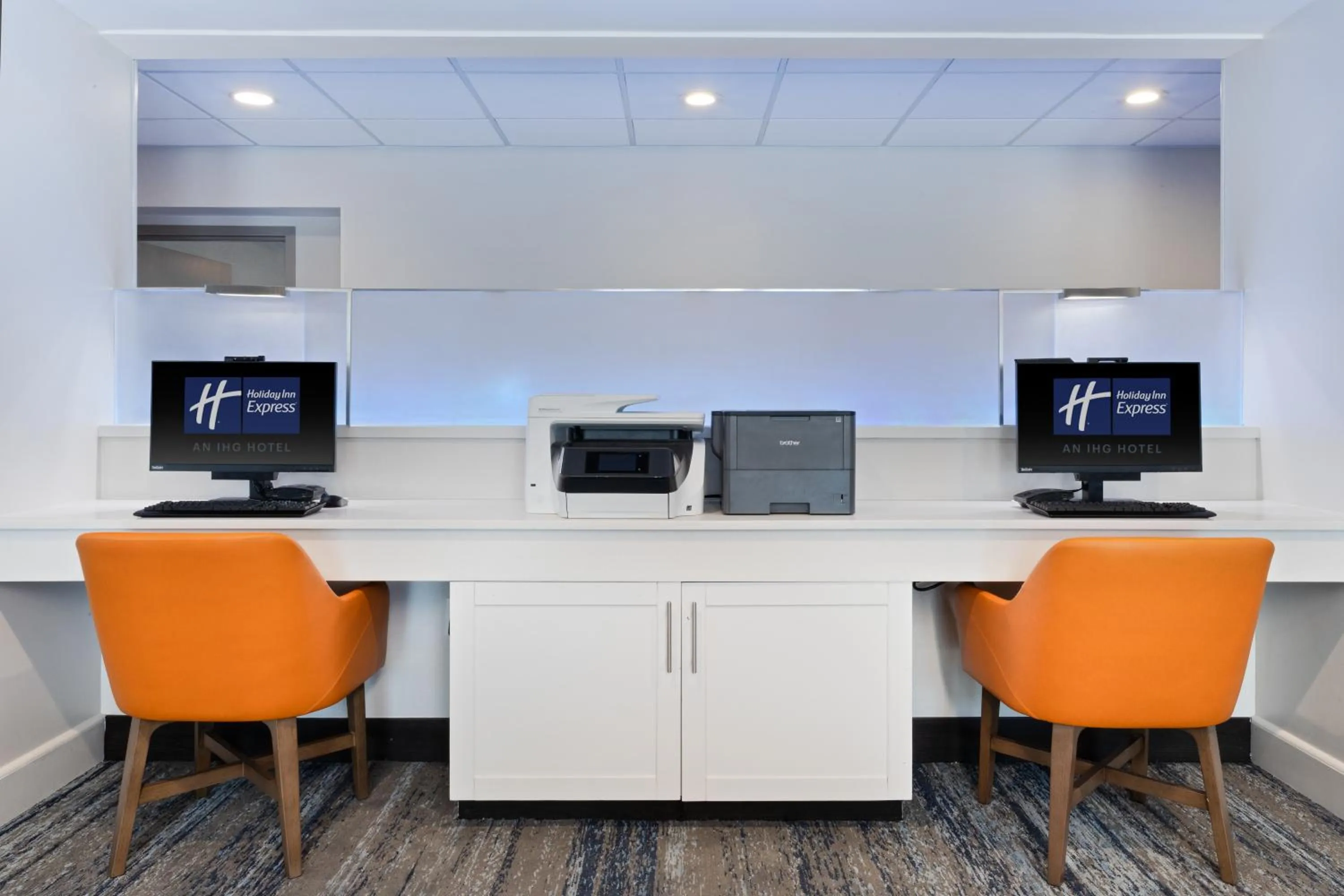 Business facilities in Holiday Inn Express & Suites Cincinnati Riverfront by IHG
