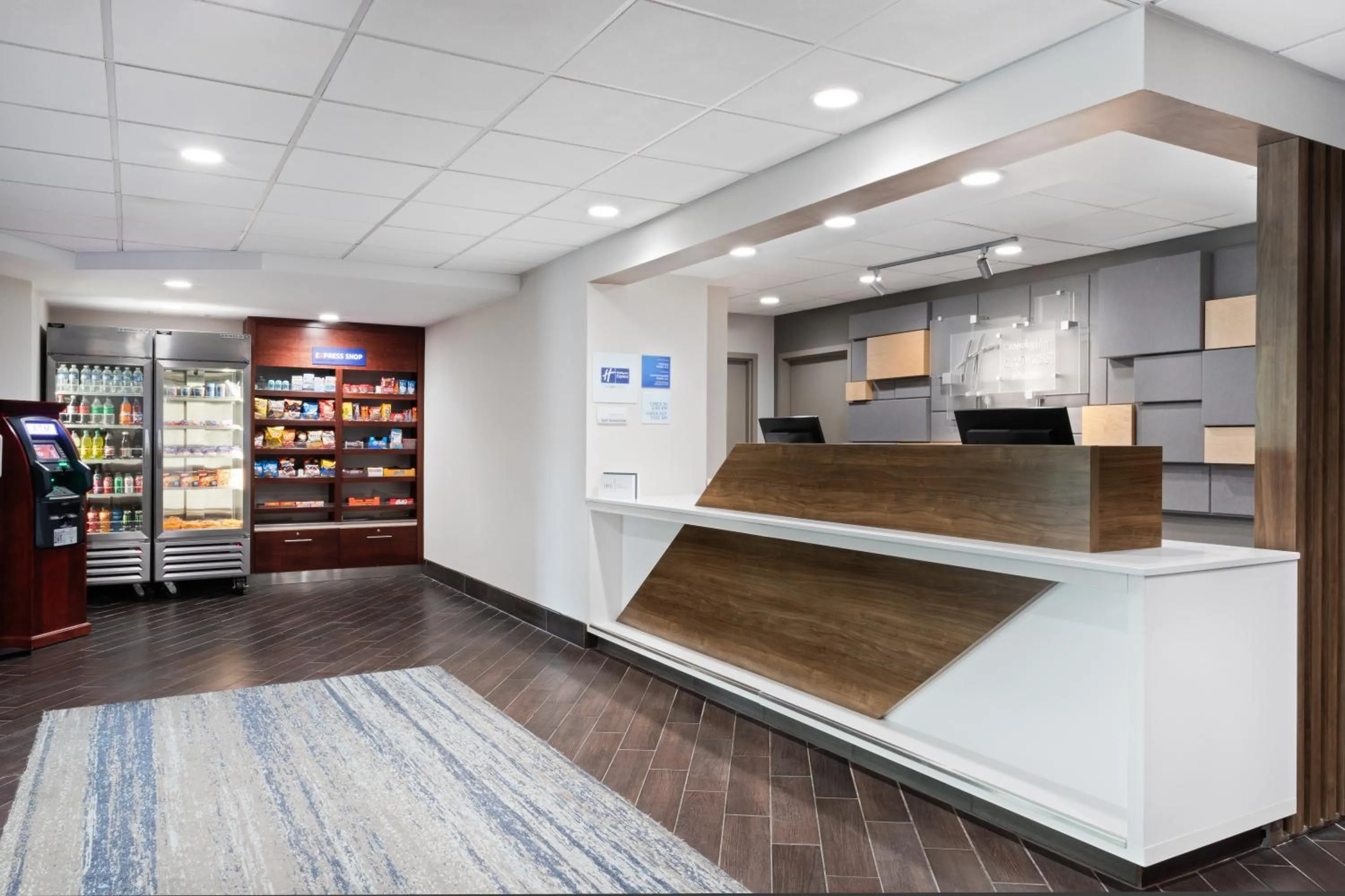 Lobby or reception in Holiday Inn Express & Suites Cincinnati Riverfront by IHG