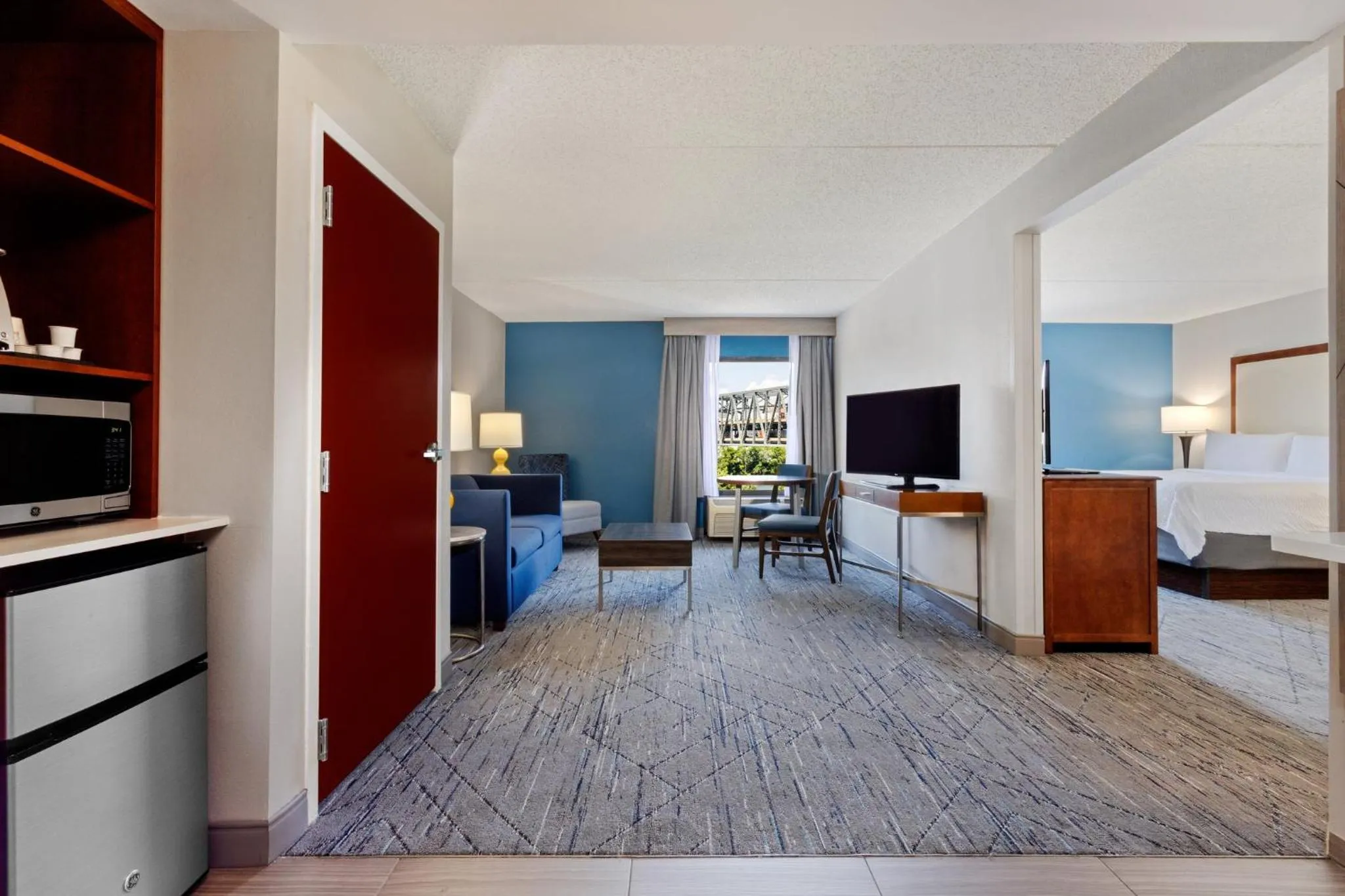 Photo of the whole room, Bed in Holiday Inn Express & Suites Cincinnati Riverfront by IHG