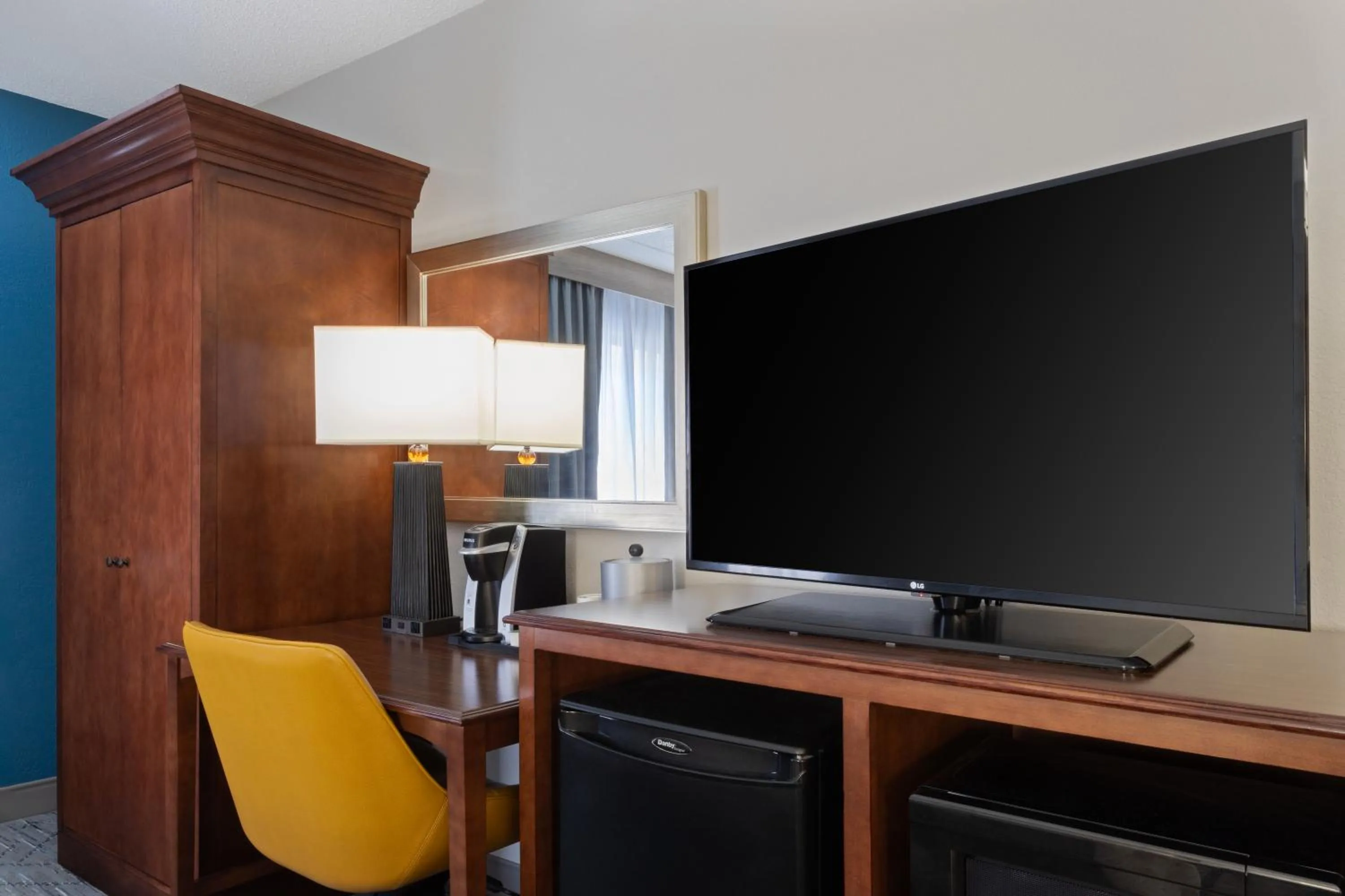 Bedroom in Holiday Inn Express & Suites Cincinnati Riverfront by IHG