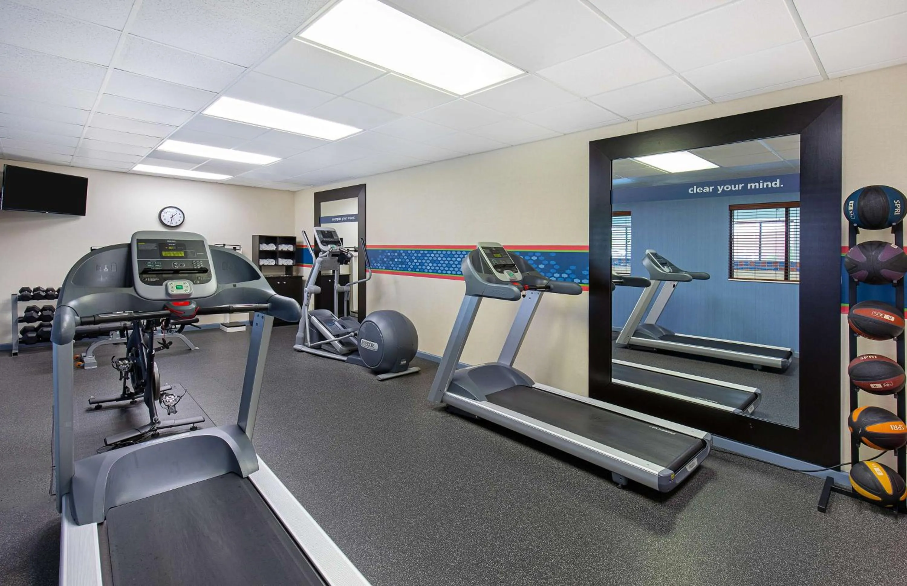 Fitness centre/facilities in Hampton Inn & Suites Madisonville