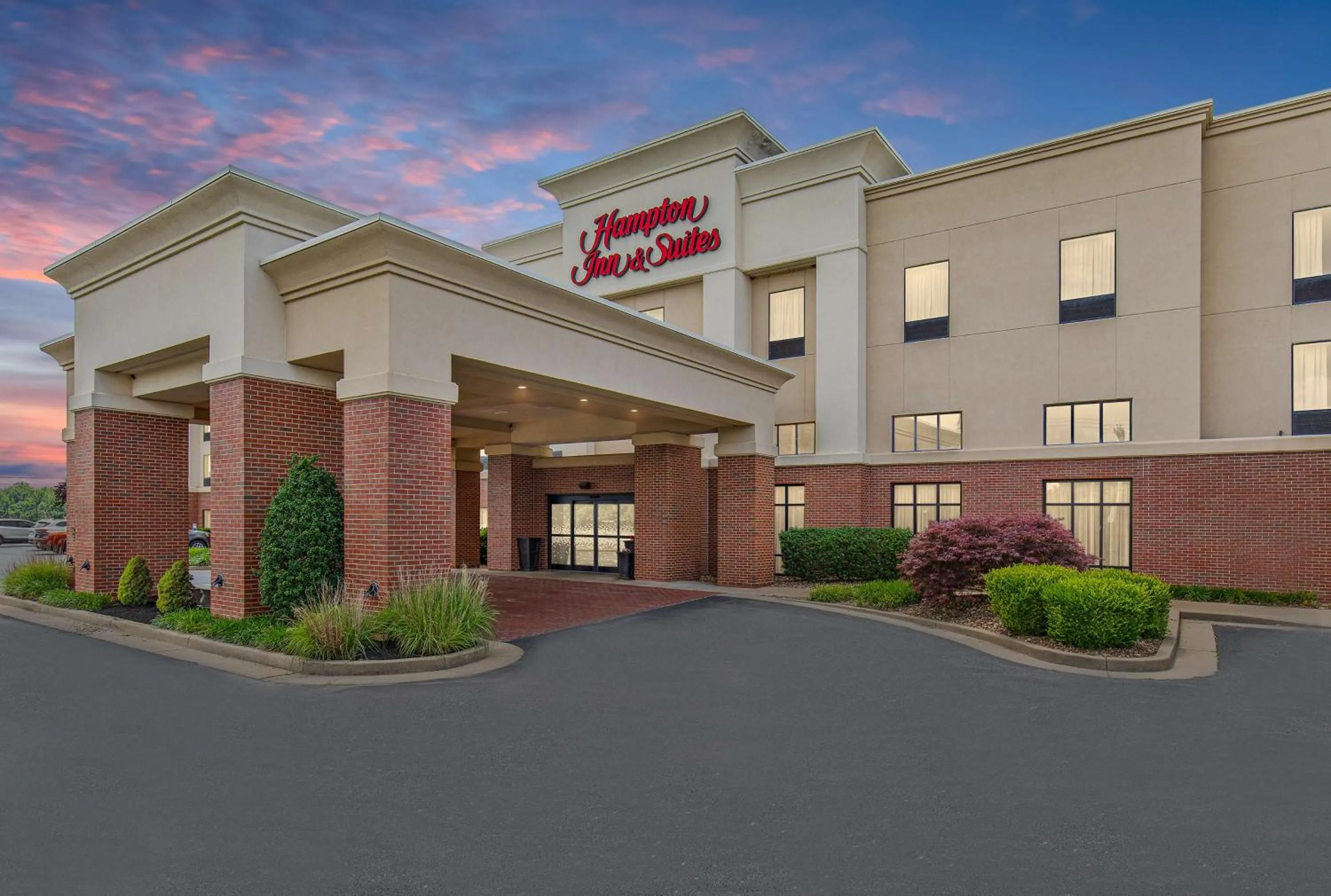 Property building in Hampton Inn & Suites Madisonville