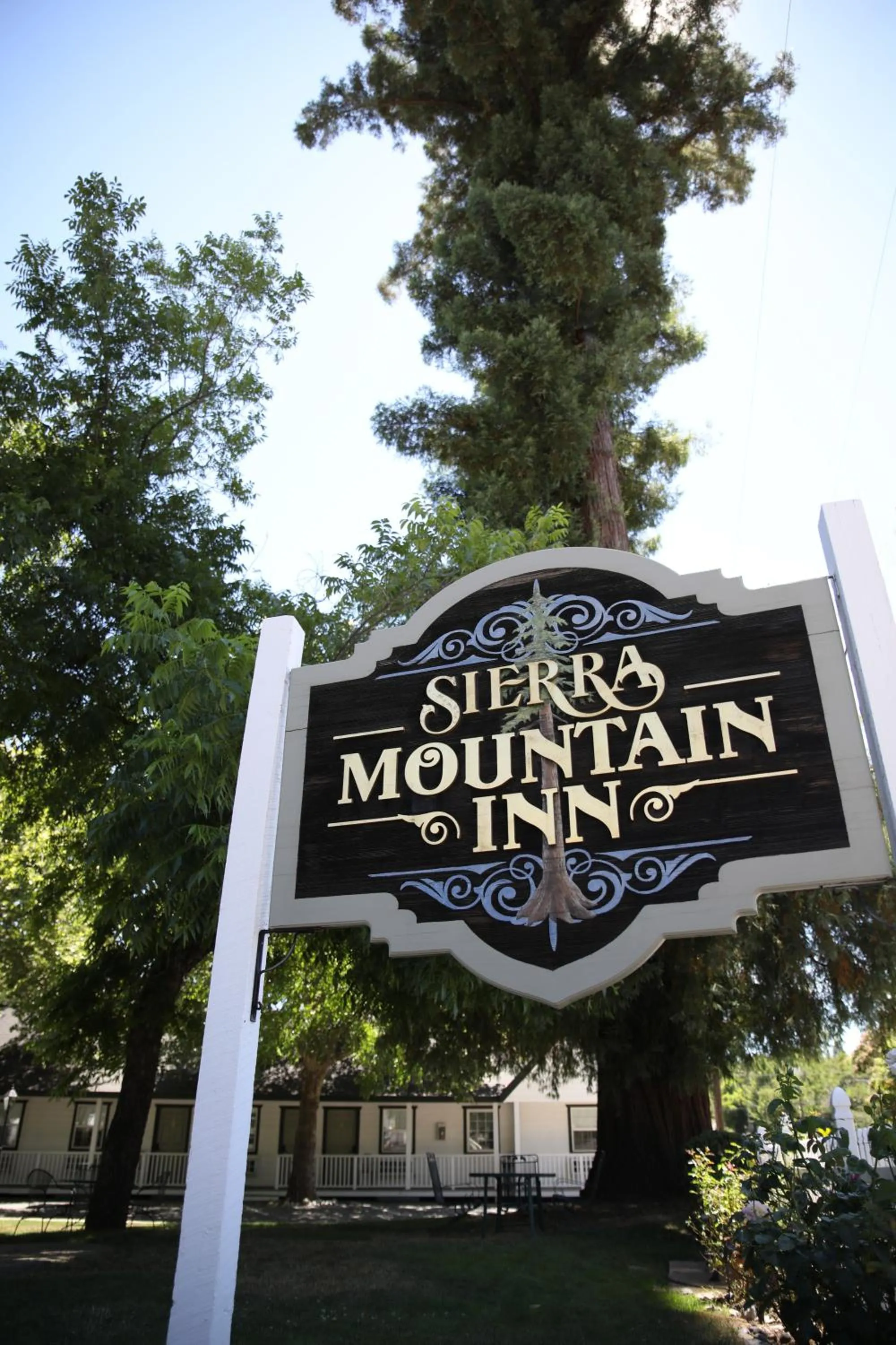 Property logo or sign in Sierra Mountain Inn