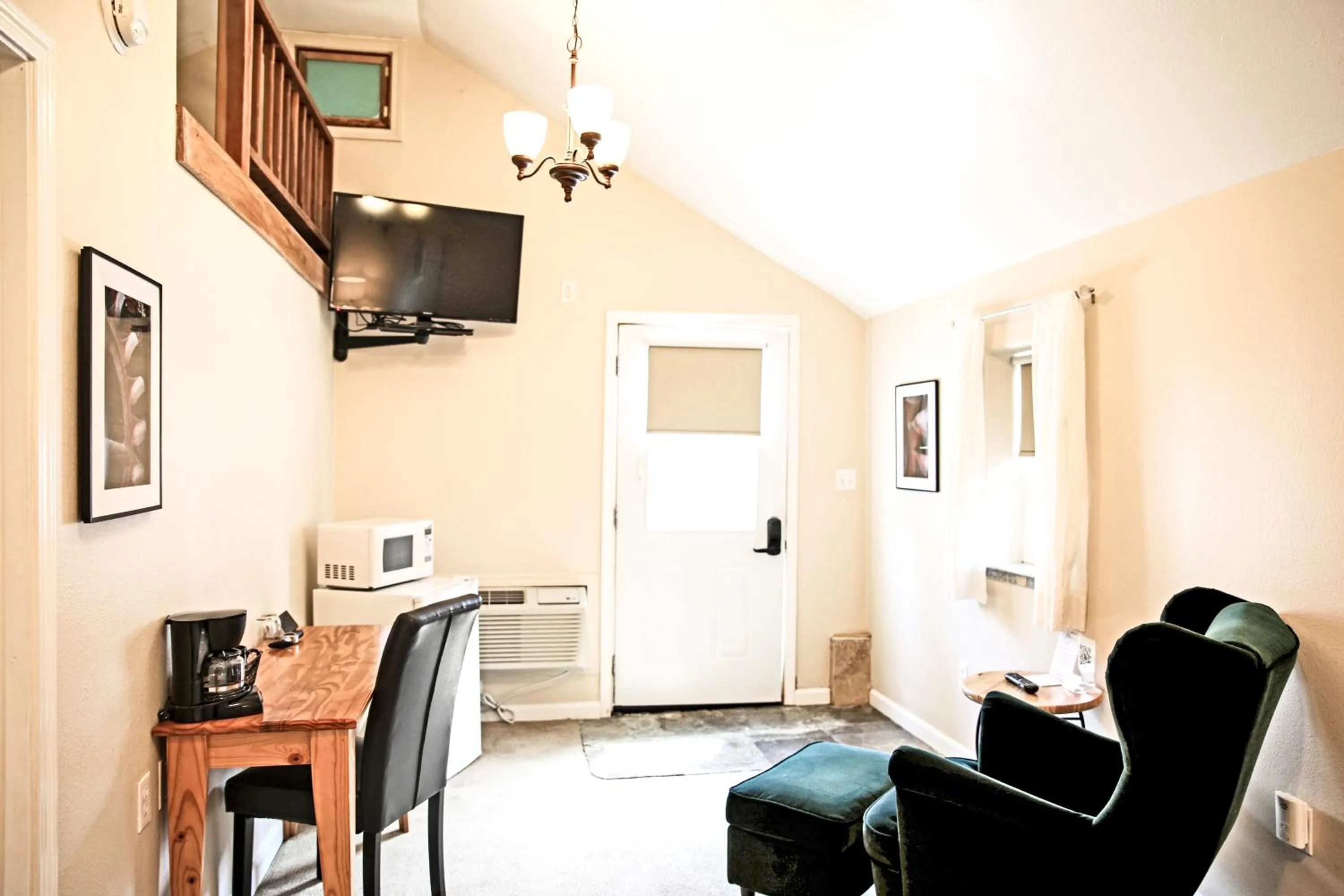 TV and multimedia in Sierra Mountain Inn