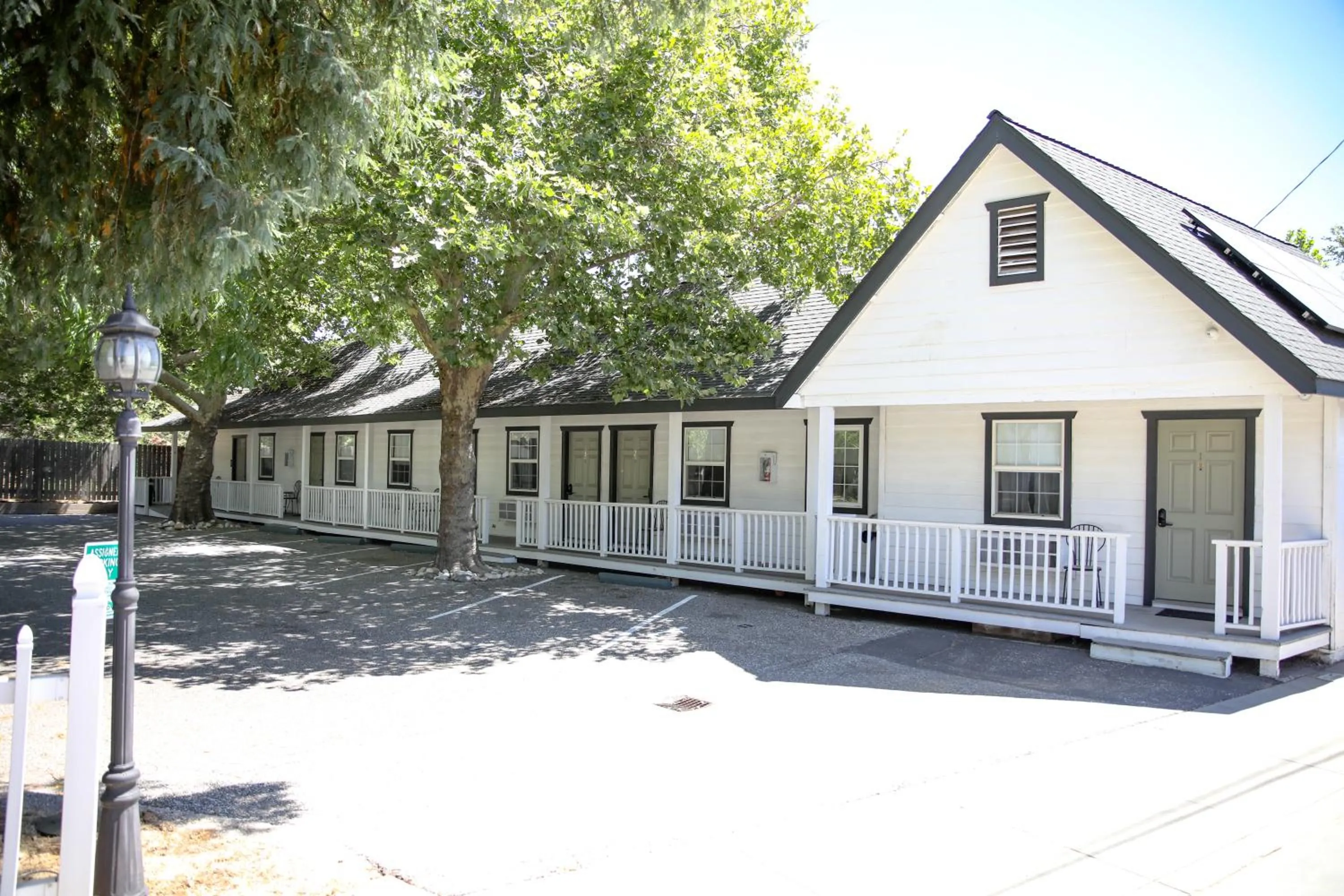 Property building in Sierra Mountain Inn