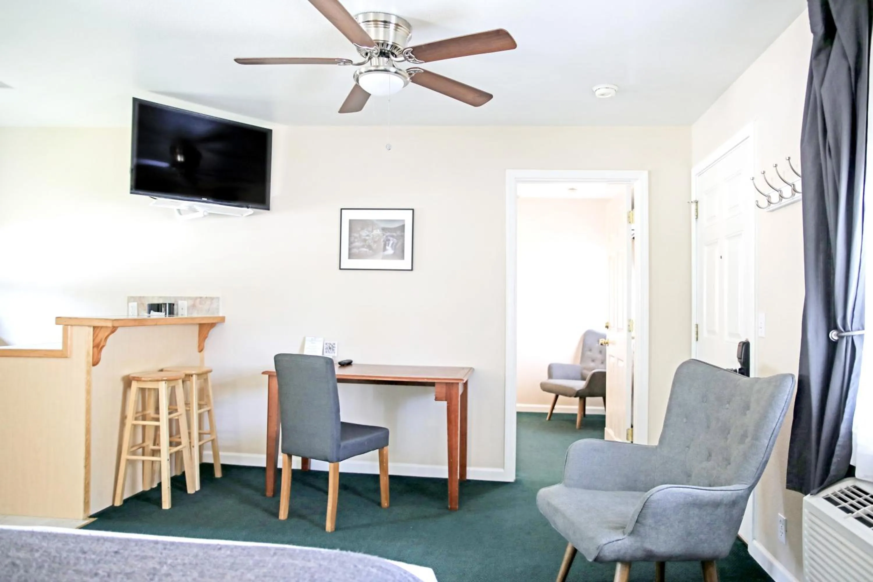 TV and multimedia in Sierra Mountain Inn