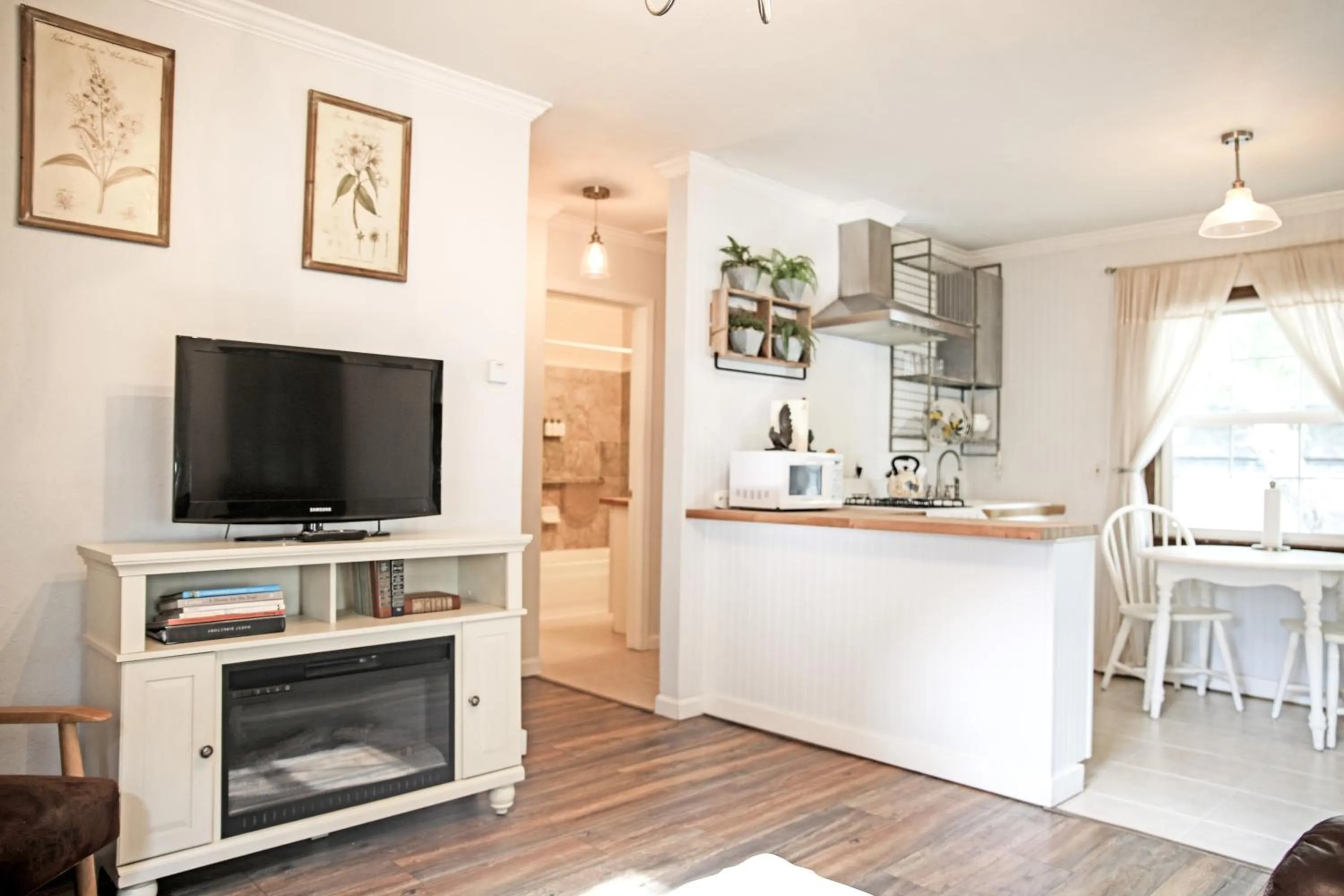 Kitchen or kitchenette in Sierra Mountain Inn
