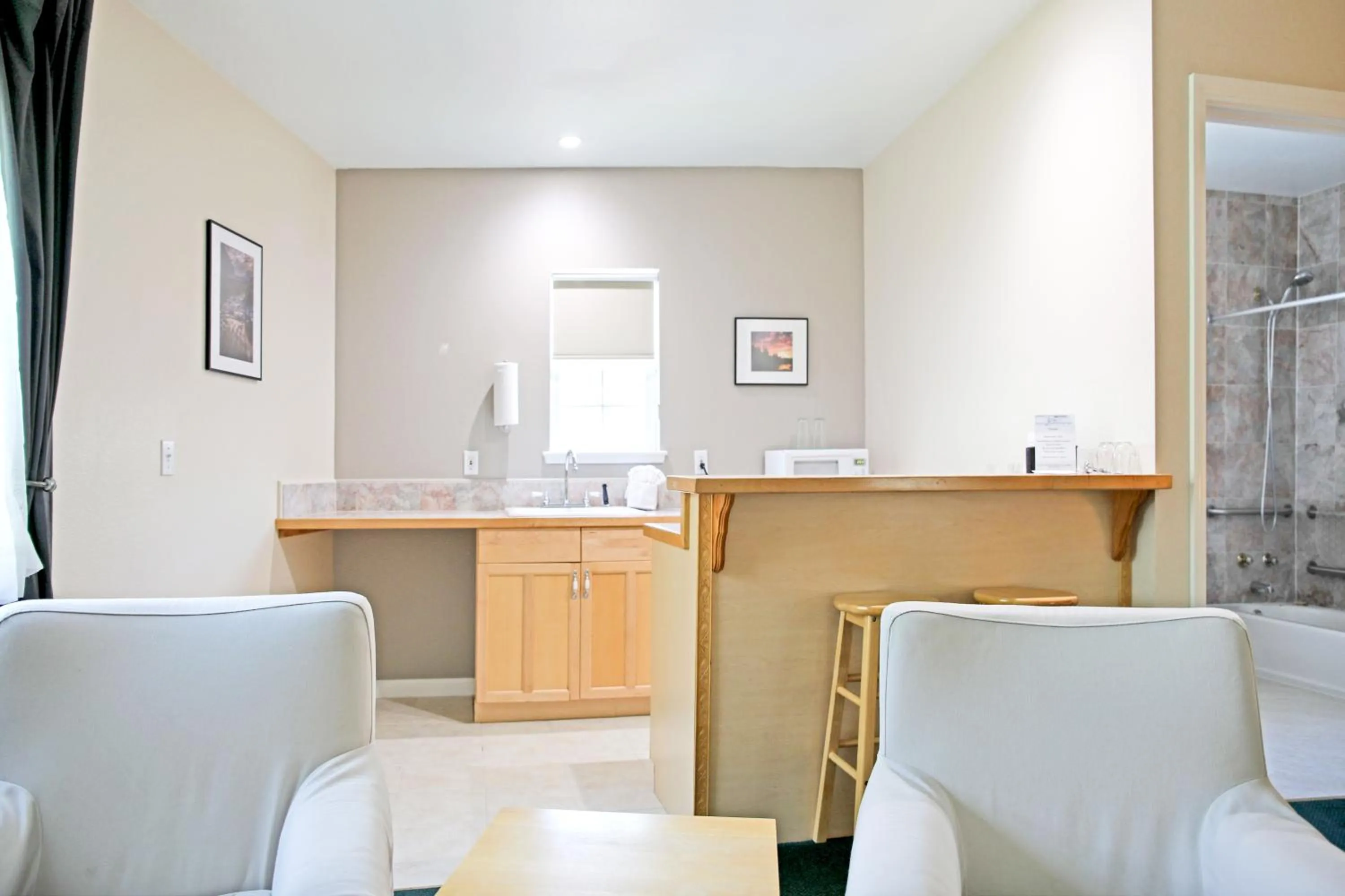 Kitchen or kitchenette in Sierra Mountain Inn