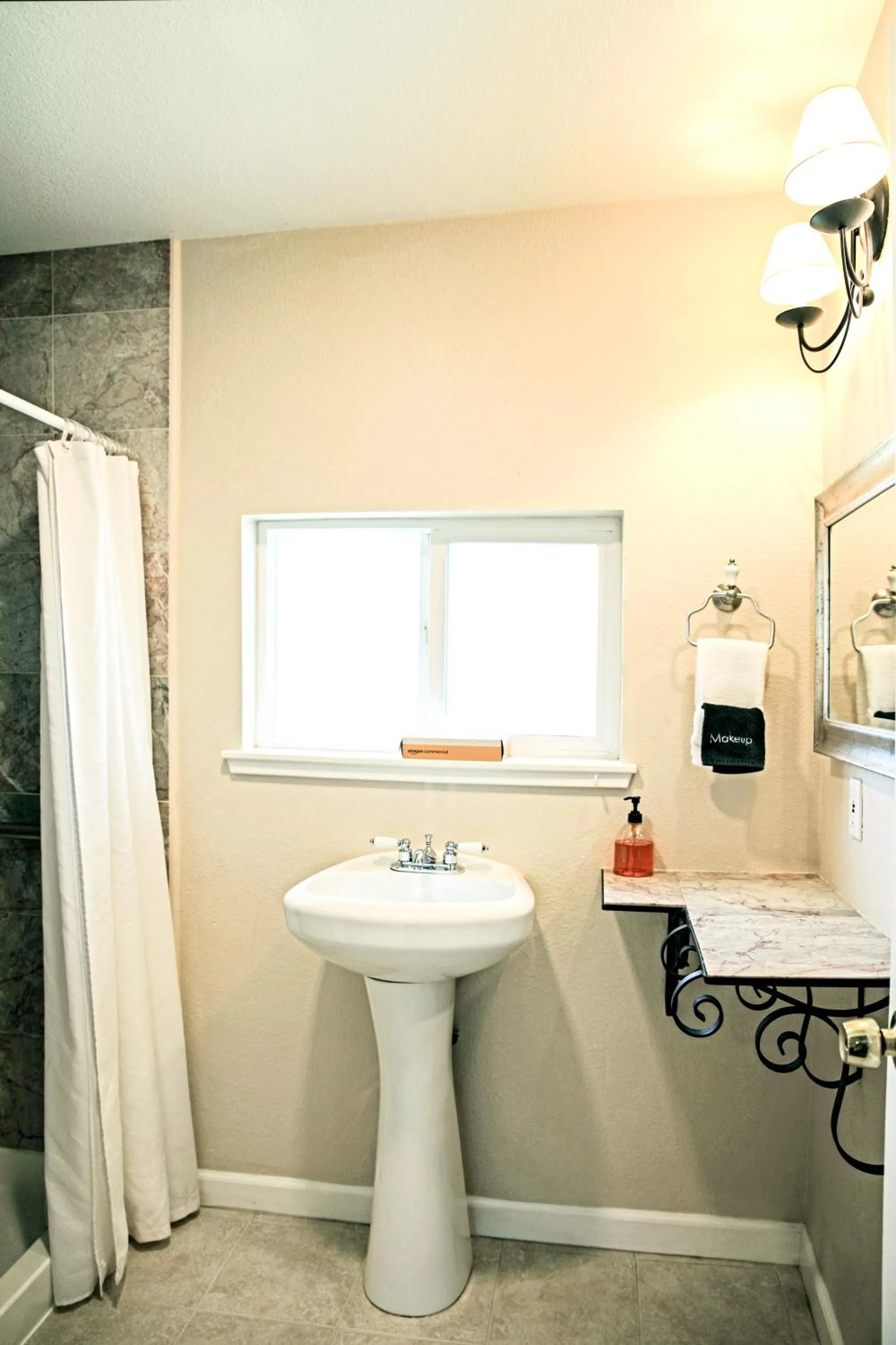 Bathroom in Sierra Mountain Inn