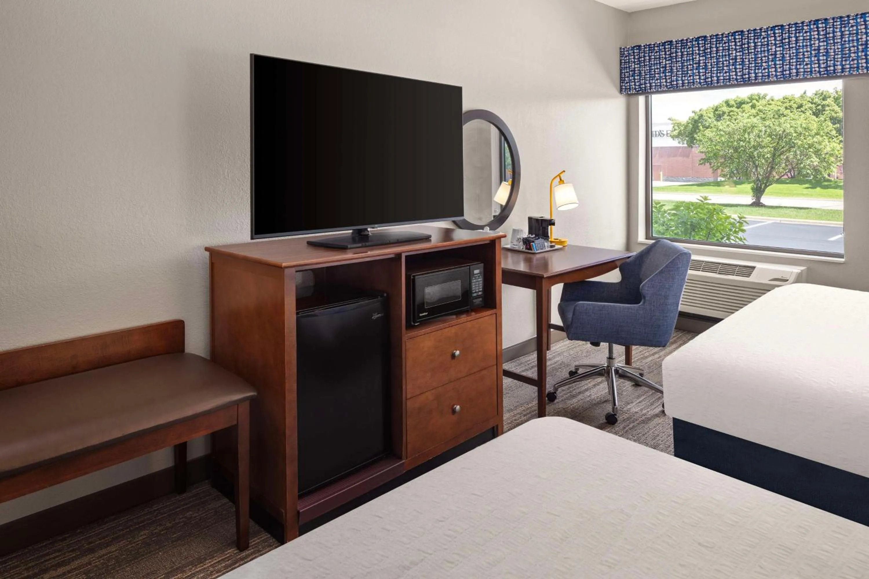 Bed in Hampton Inn Minneapolis Northwest Maple Grove