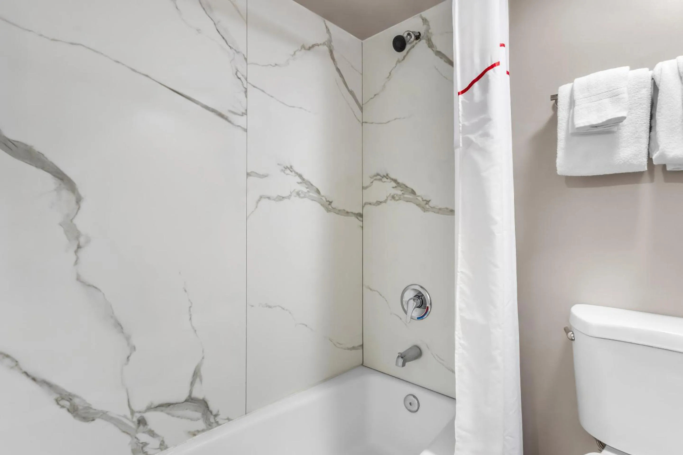 Bathroom in Red Roof Inn Miami, AZ