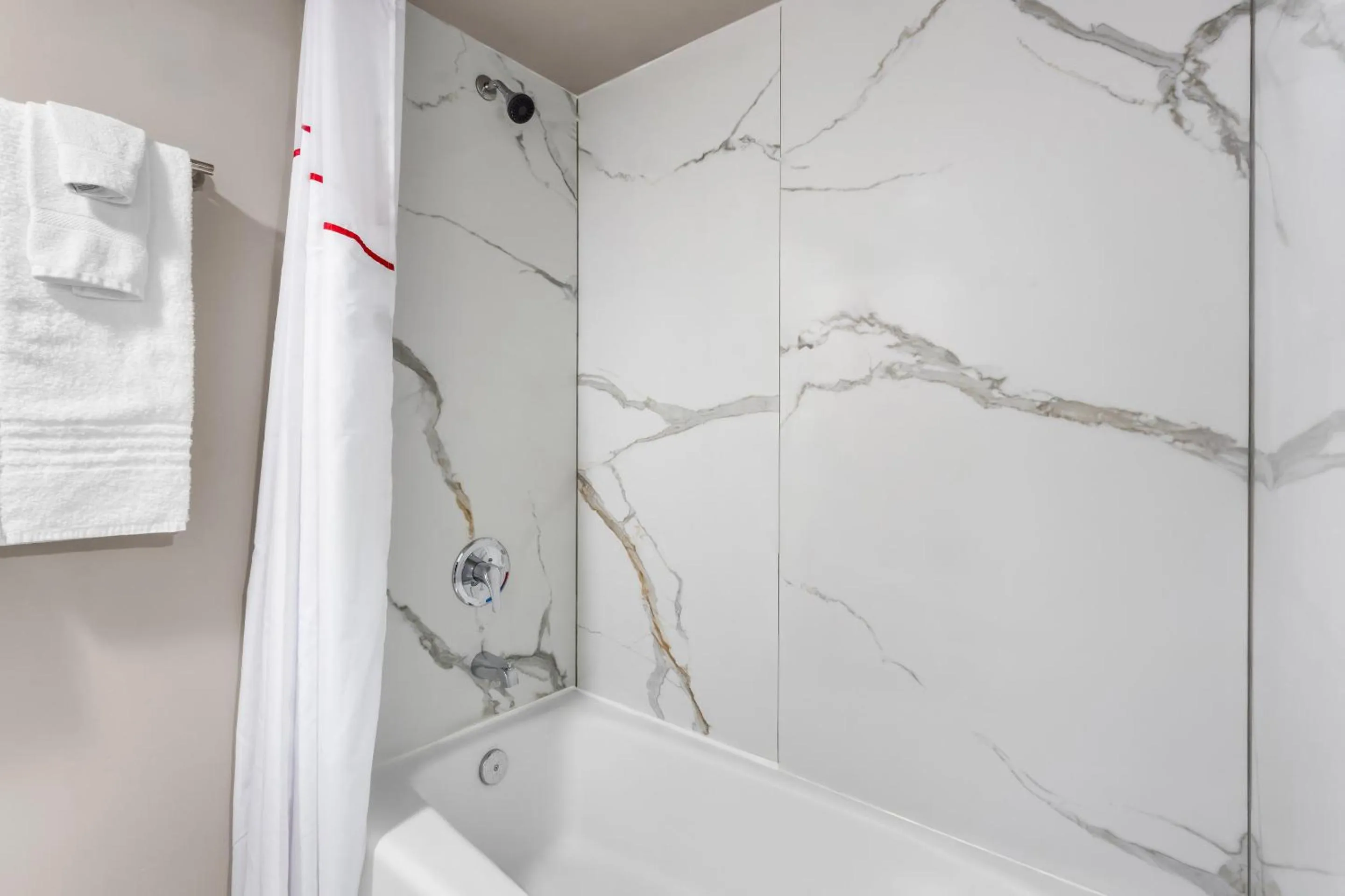 Bathroom in Red Roof Inn Miami, AZ