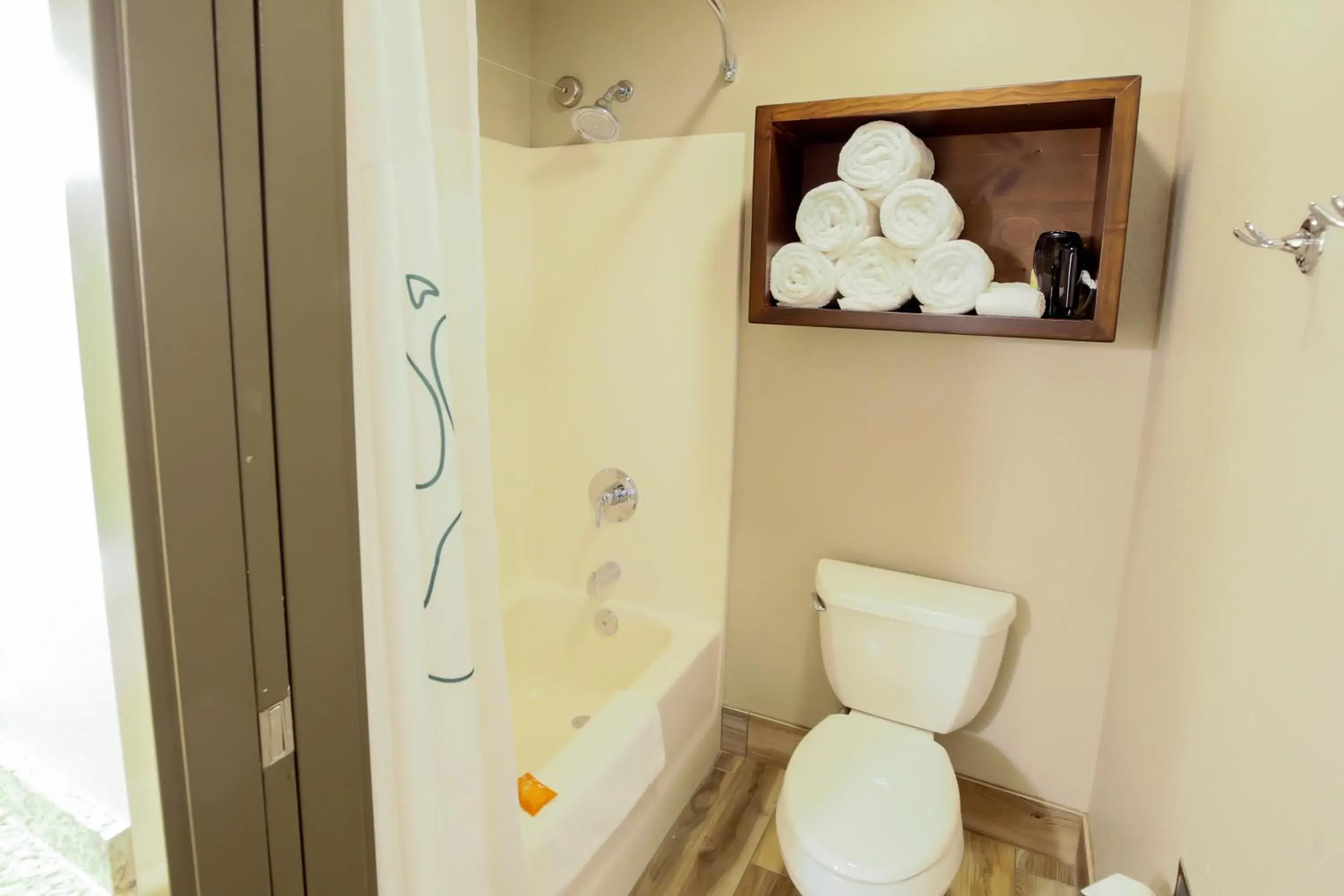 Deluxe Queen Suite in Great Wolf Lodge Chicago/Gurnee Deluxe Queen Suite in Great Wolf Lodge Chicago/Gurnee