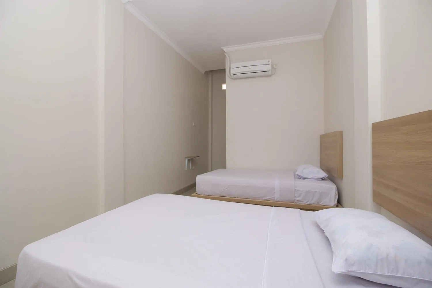 Bed in RedDoorz near Jalan Kolonel Haji Burlian Palembang