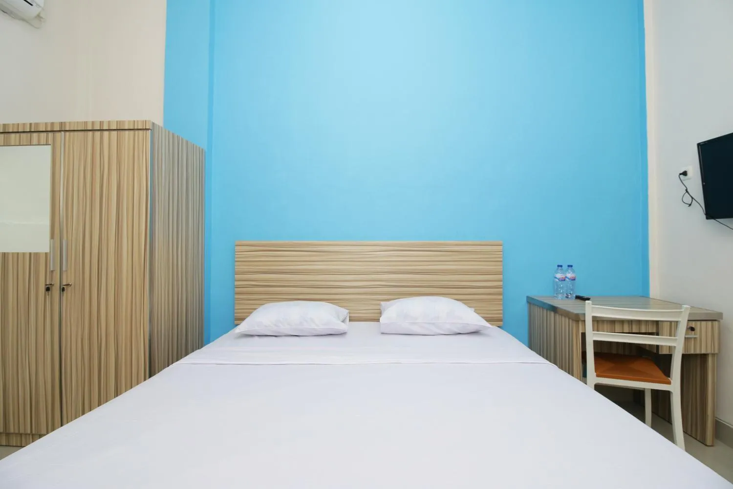 Bed in RedDoorz near Jalan Kolonel Haji Burlian Palembang