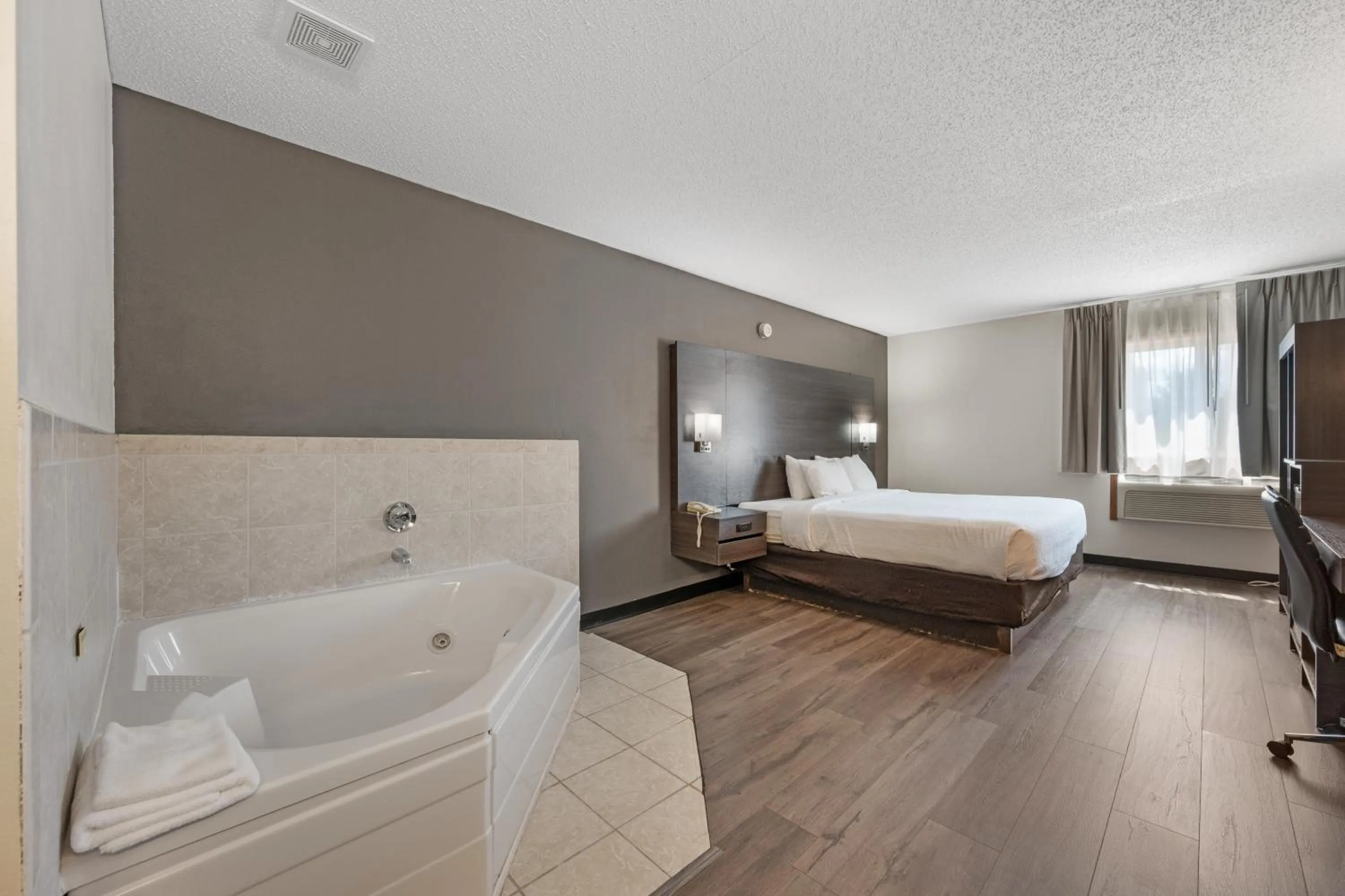 Bed in Quality Inn Spearfish I-90