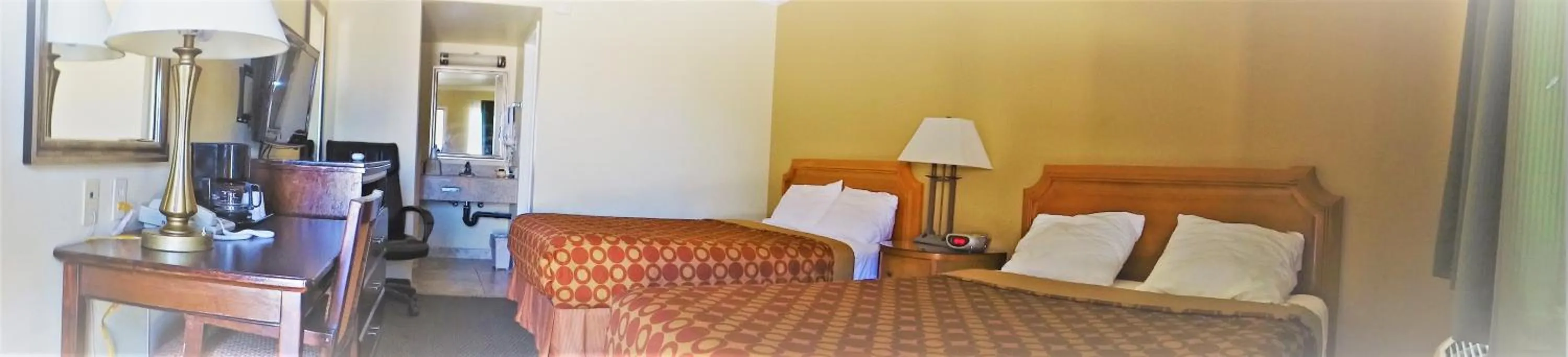 Photo of the whole room, Bed in Executive Inn Mojave