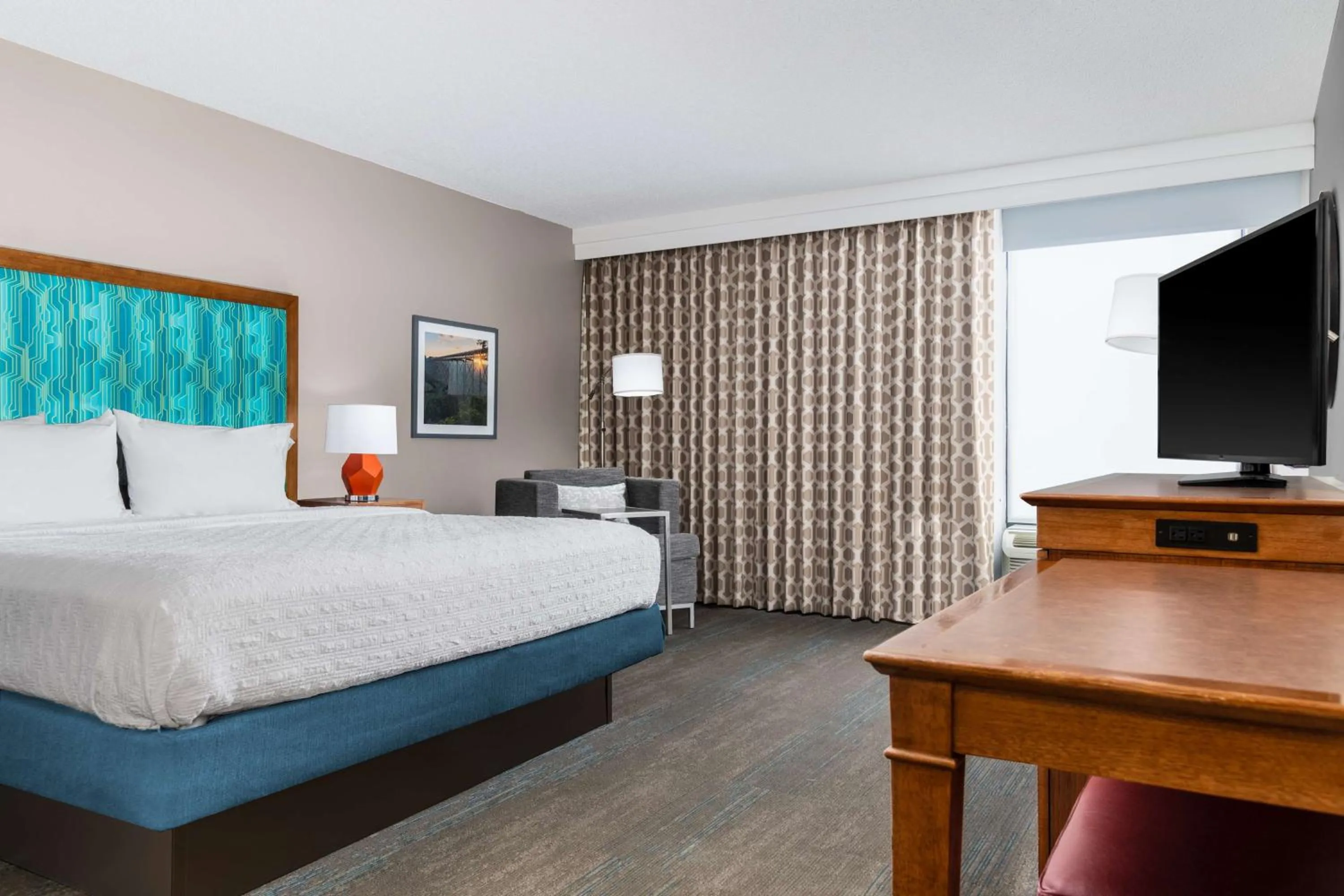 Bed in Hampton Inn Martinsburg