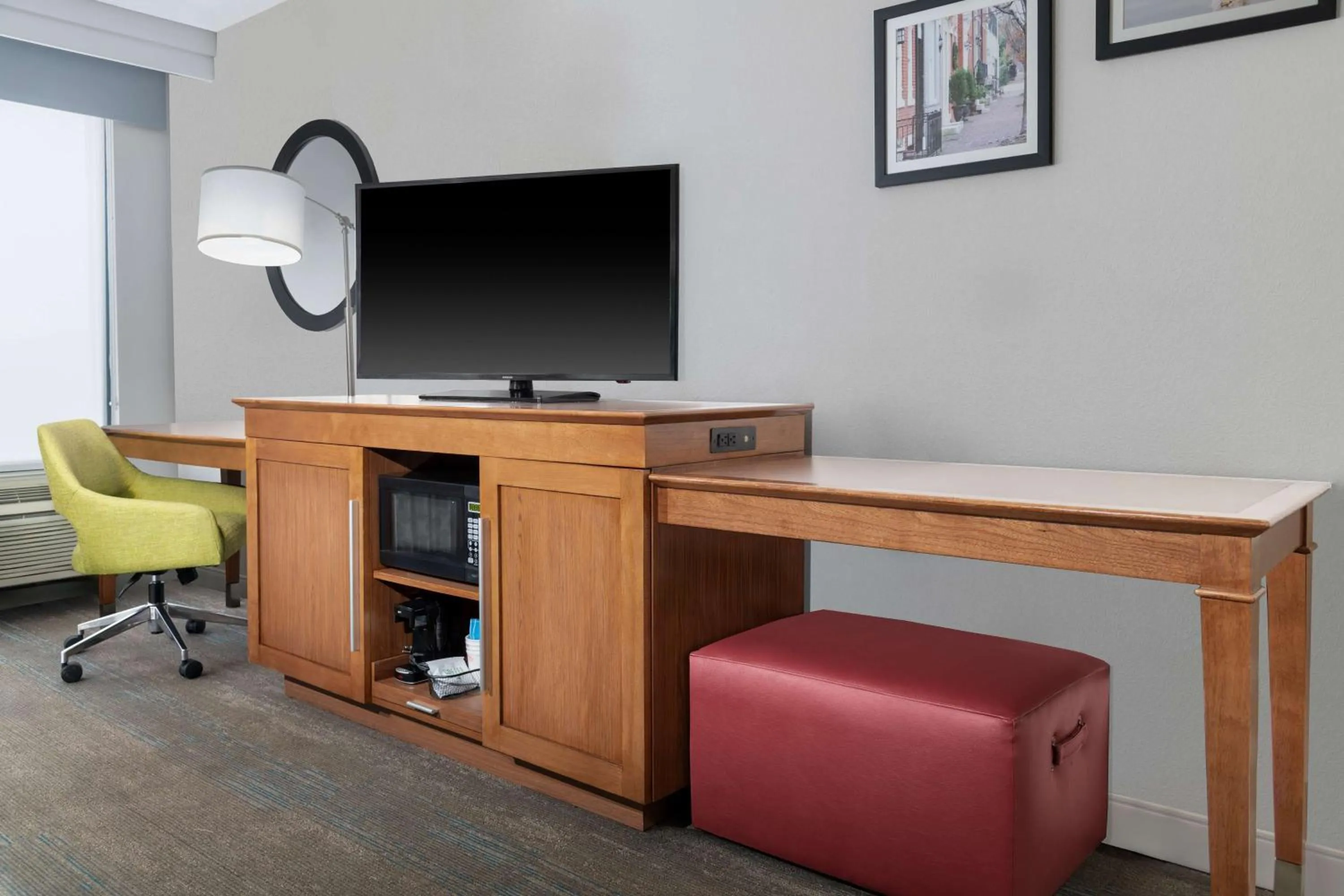 Bedroom in Hampton Inn Martinsburg