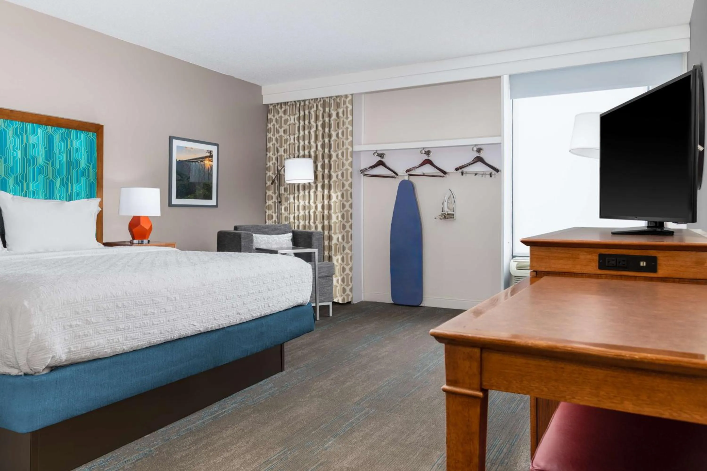 Bed in Hampton Inn Martinsburg