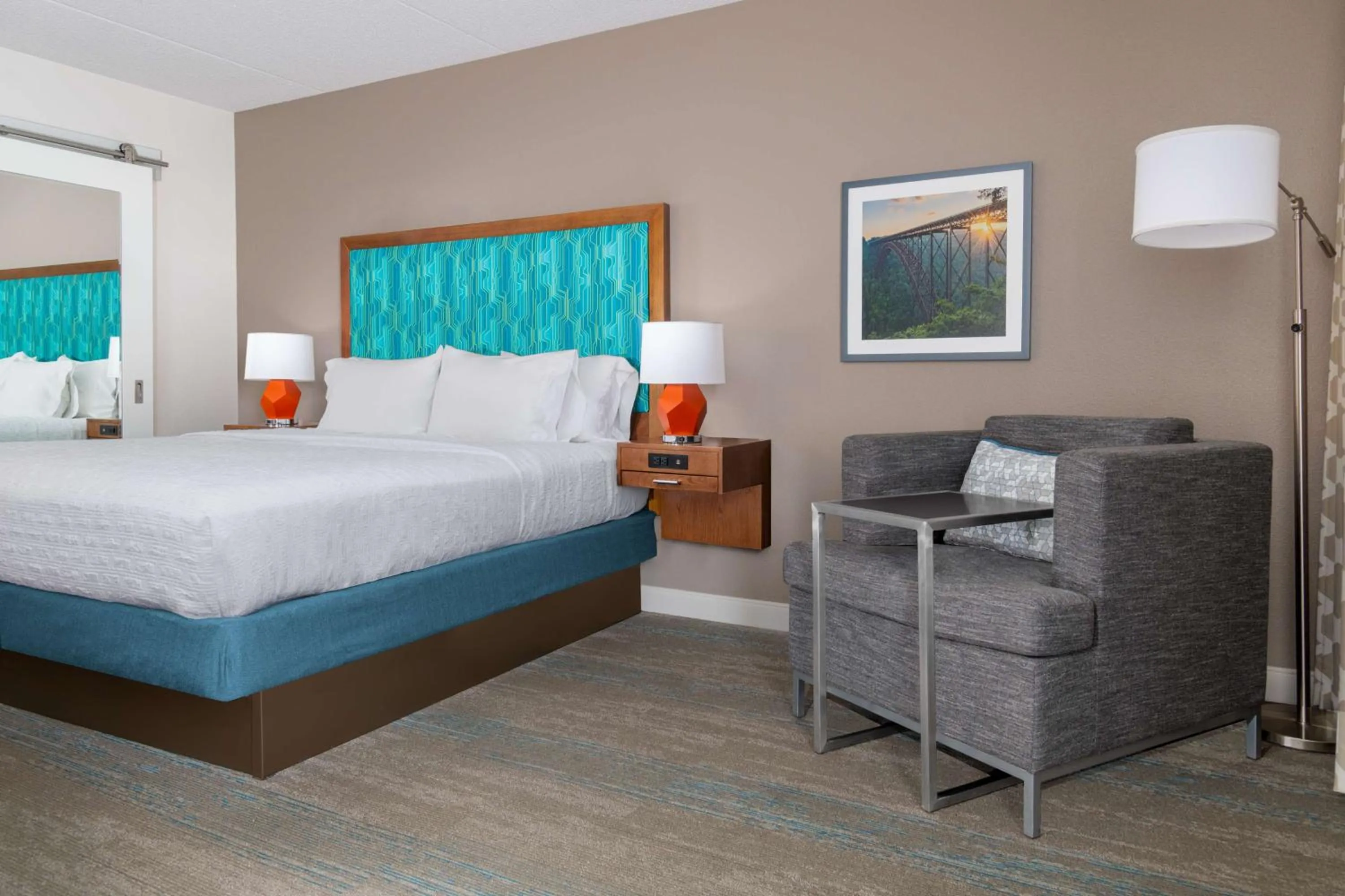 Bed in Hampton Inn Martinsburg