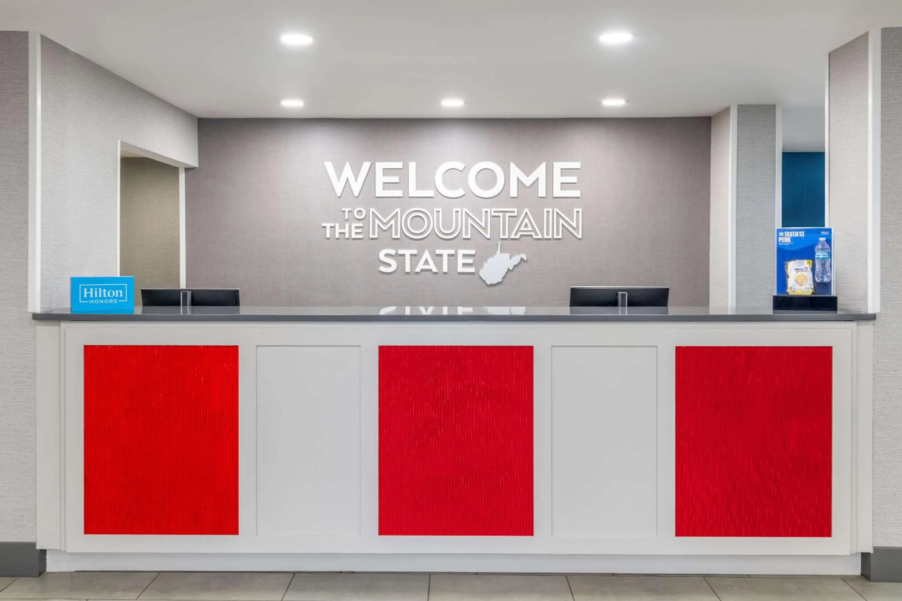 Lobby or reception in Hampton Inn Martinsburg