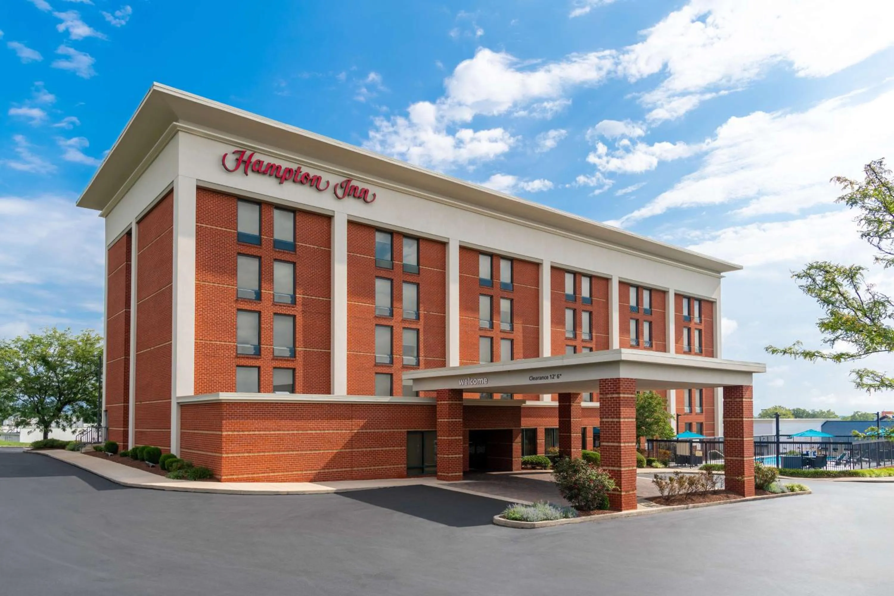 Property building in Hampton Inn Martinsburg