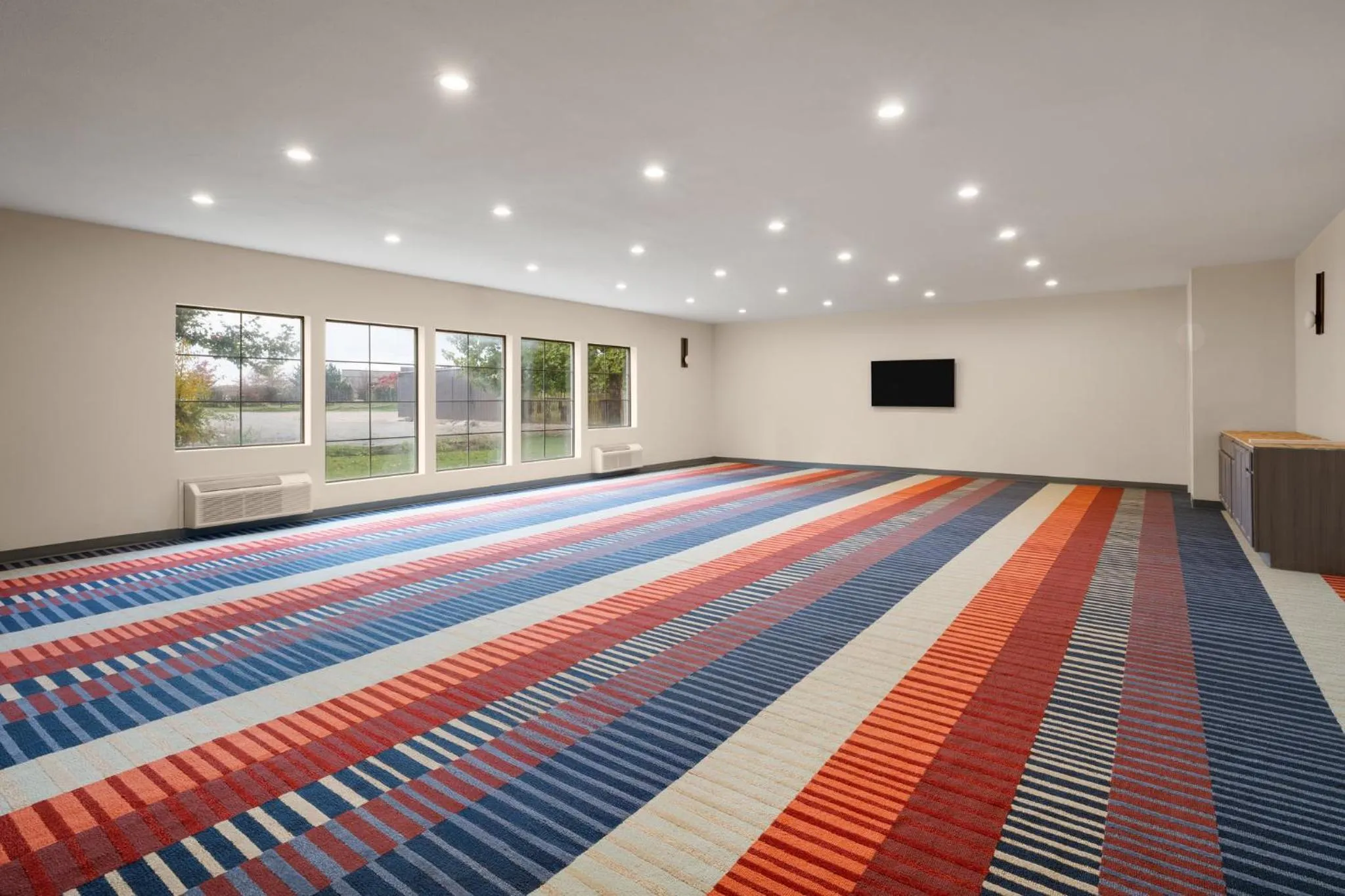 Meeting/conference room in Garner Hotel Liberty Lake by IHG