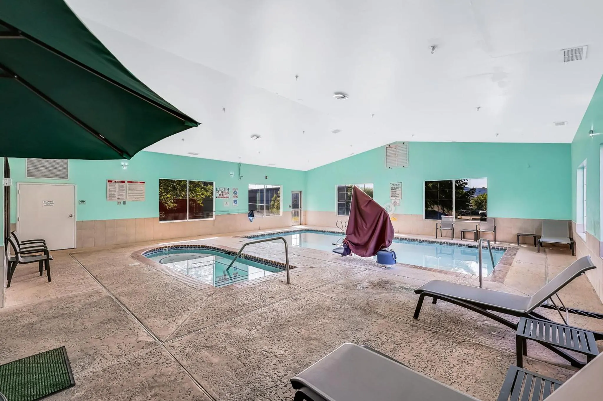 Hot Tub in Quality Inn & Suites of Liberty Lake