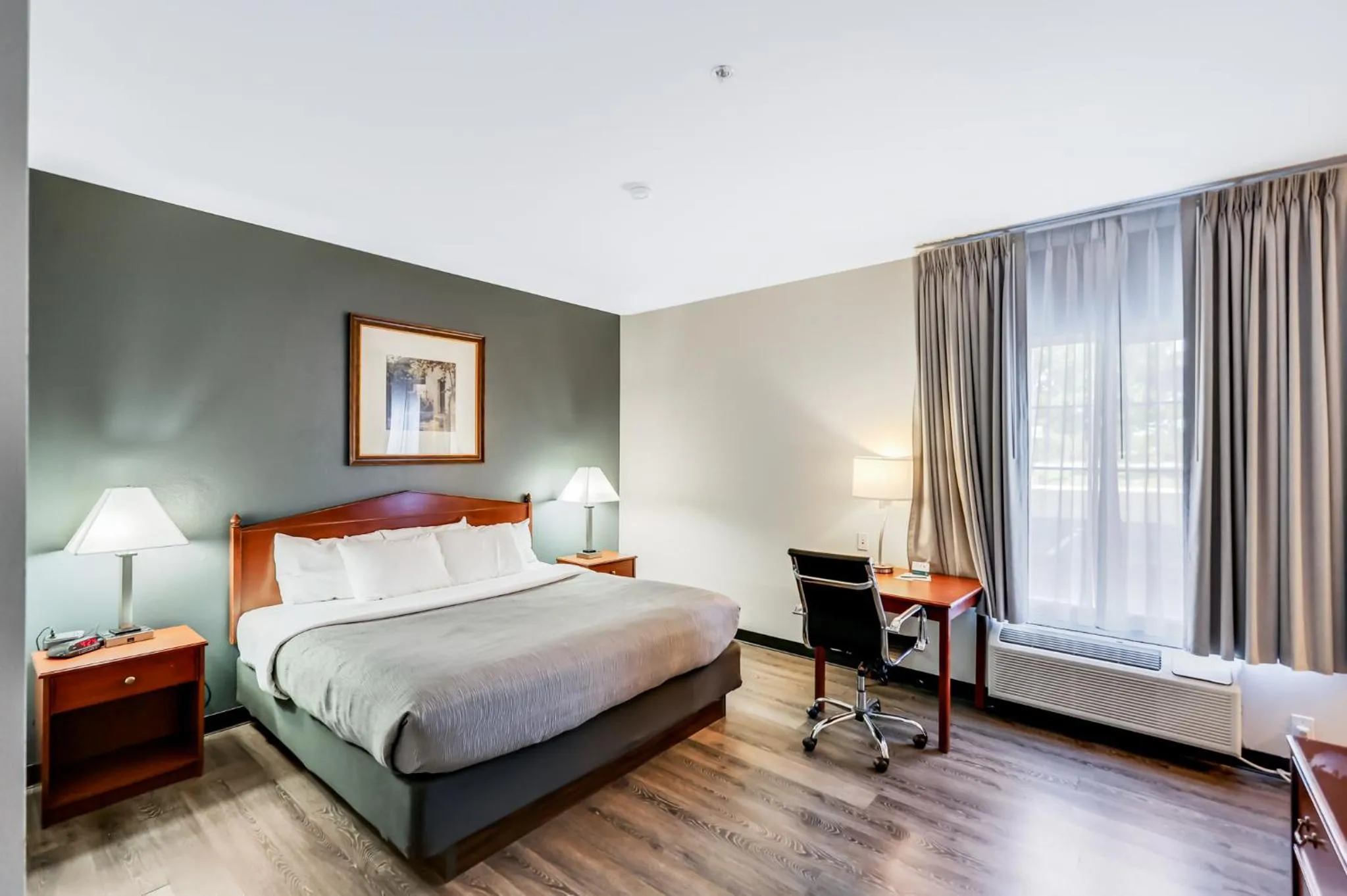 Photo of the whole room, Bed in Quality Inn & Suites of Liberty Lake