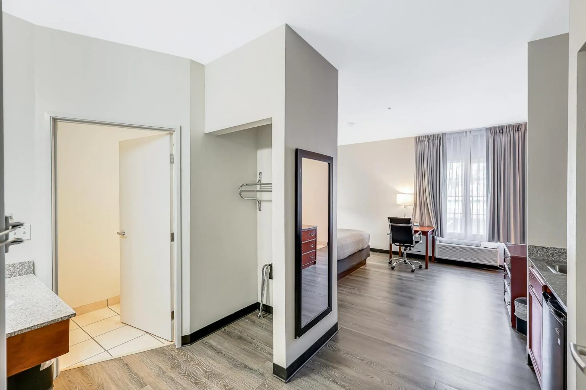 Photo of the whole room, Bed in Quality Inn & Suites of Liberty Lake