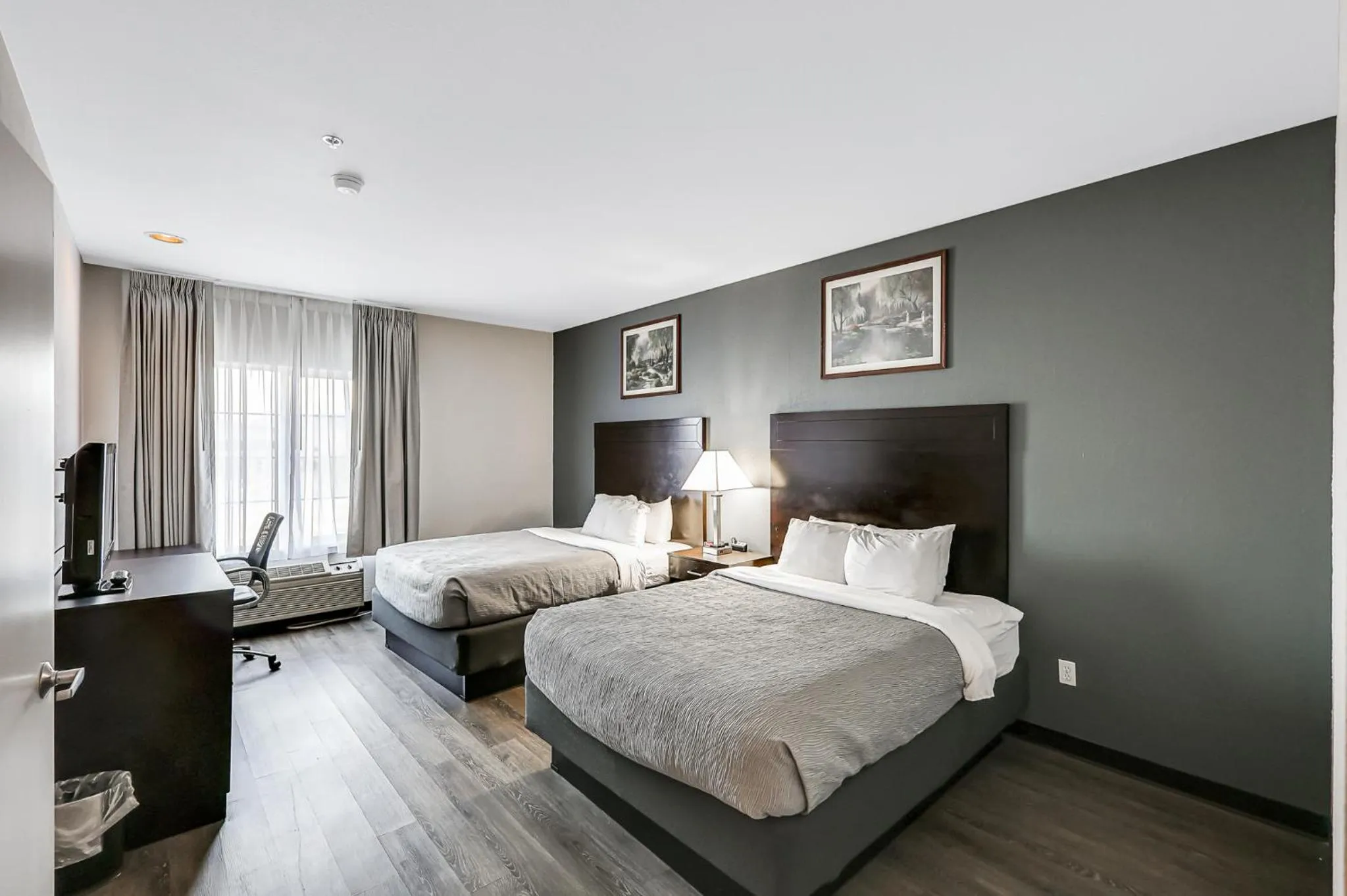 Photo of the whole room, Bed in Quality Inn & Suites of Liberty Lake