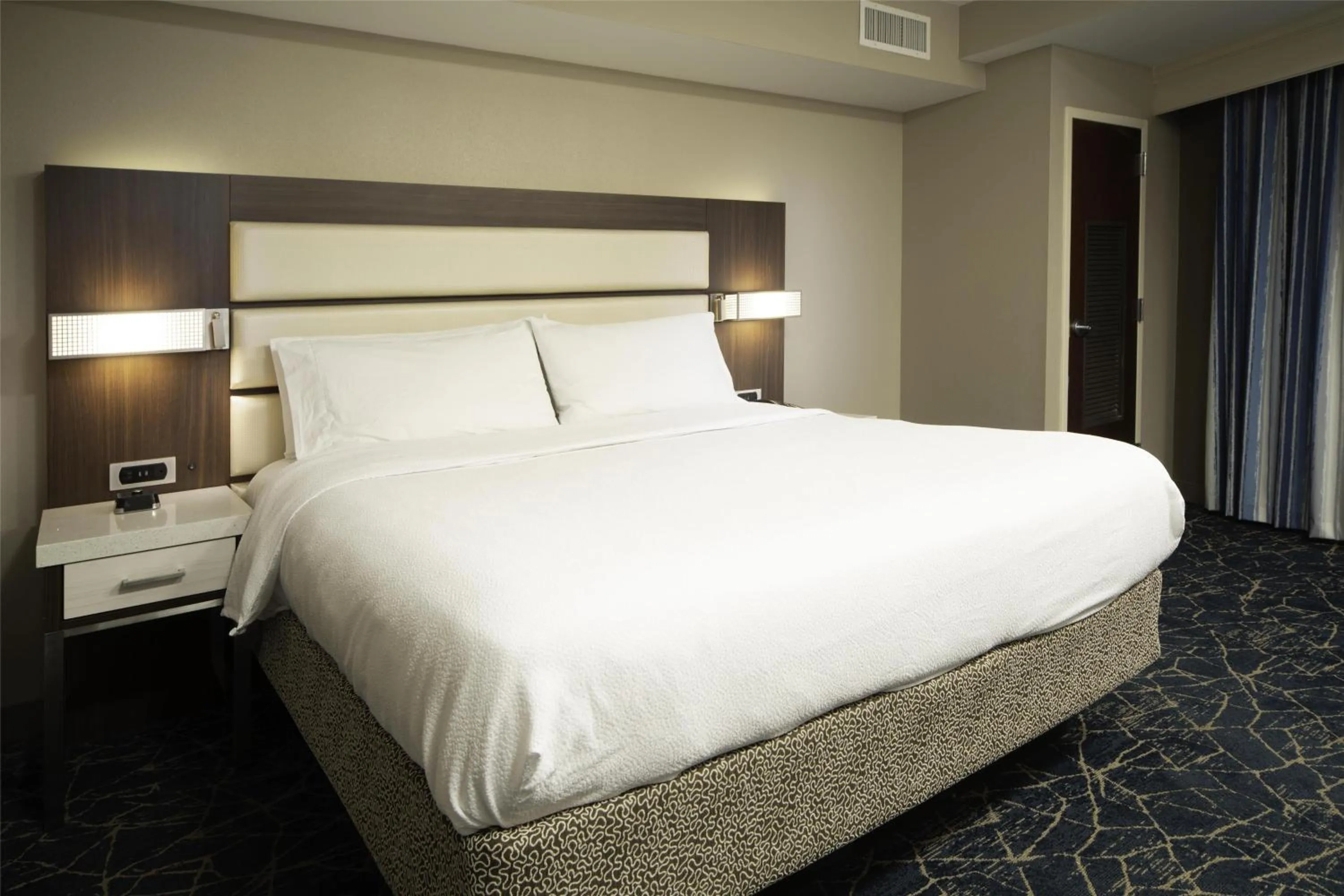 Bed in Hilton Garden Inn Fayetteville/Fort Bragg