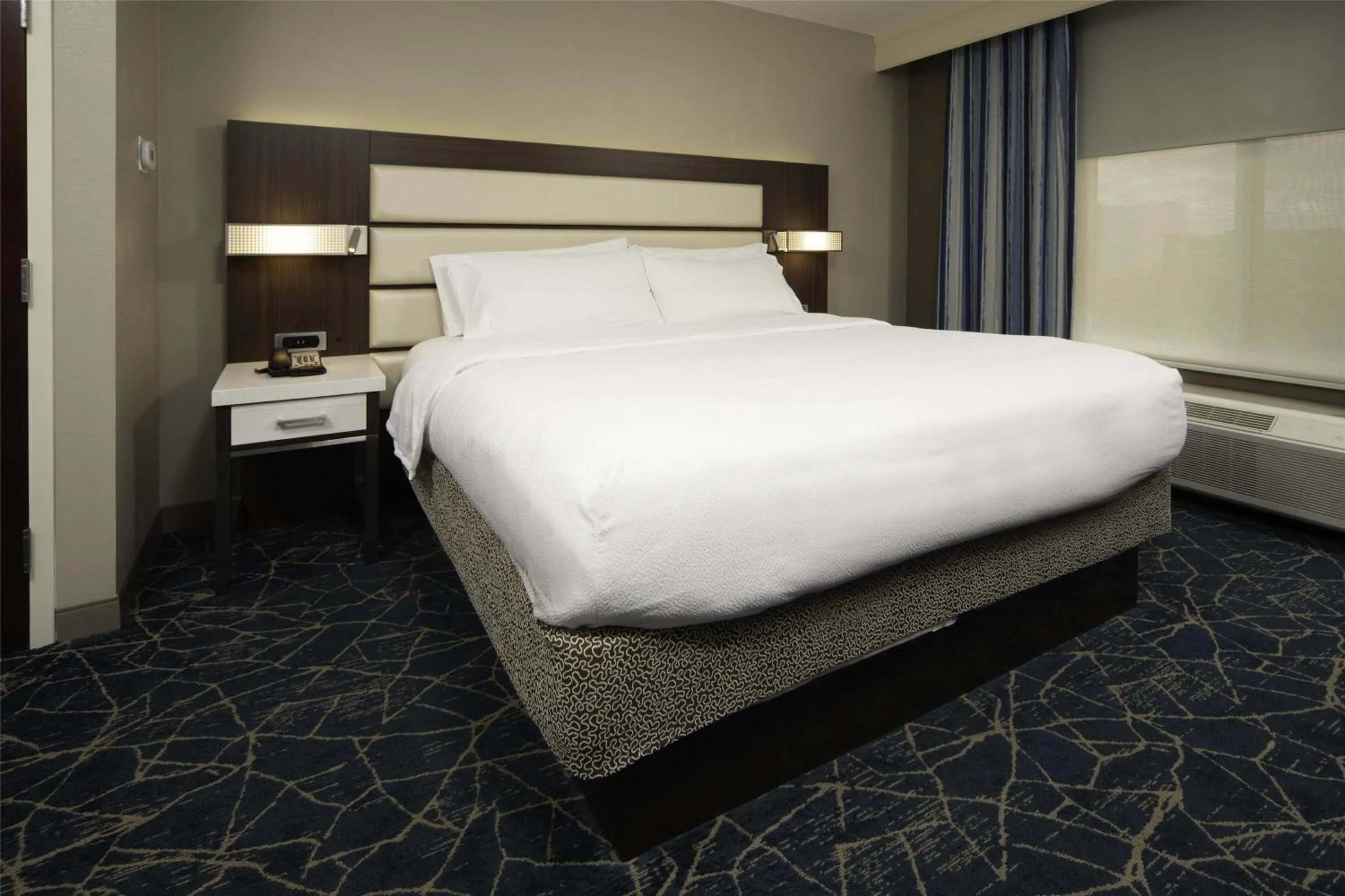 Bed in Hilton Garden Inn Fayetteville/Fort Bragg