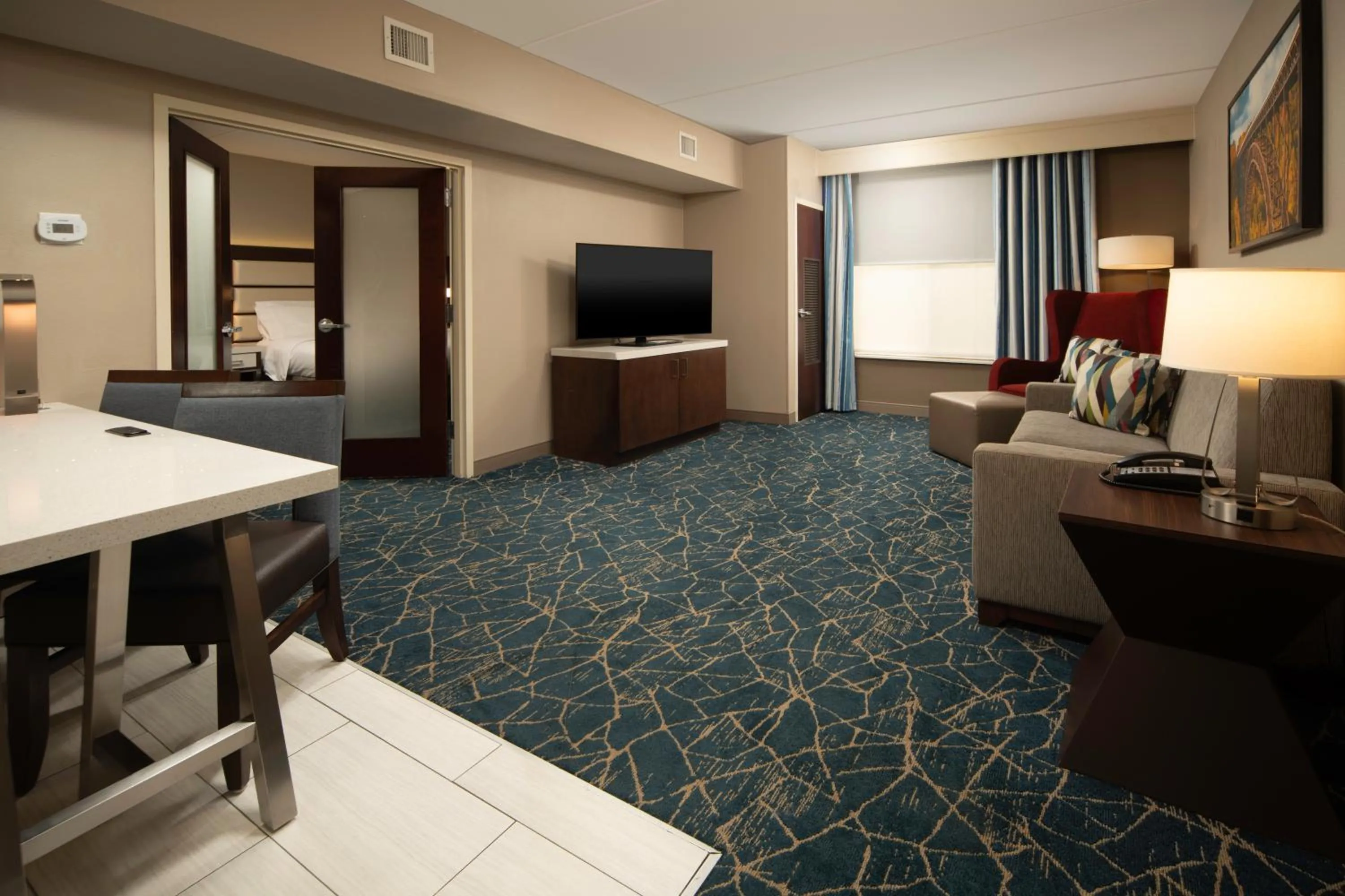 Living room, Bed in Hilton Garden Inn Fayetteville/Fort Bragg